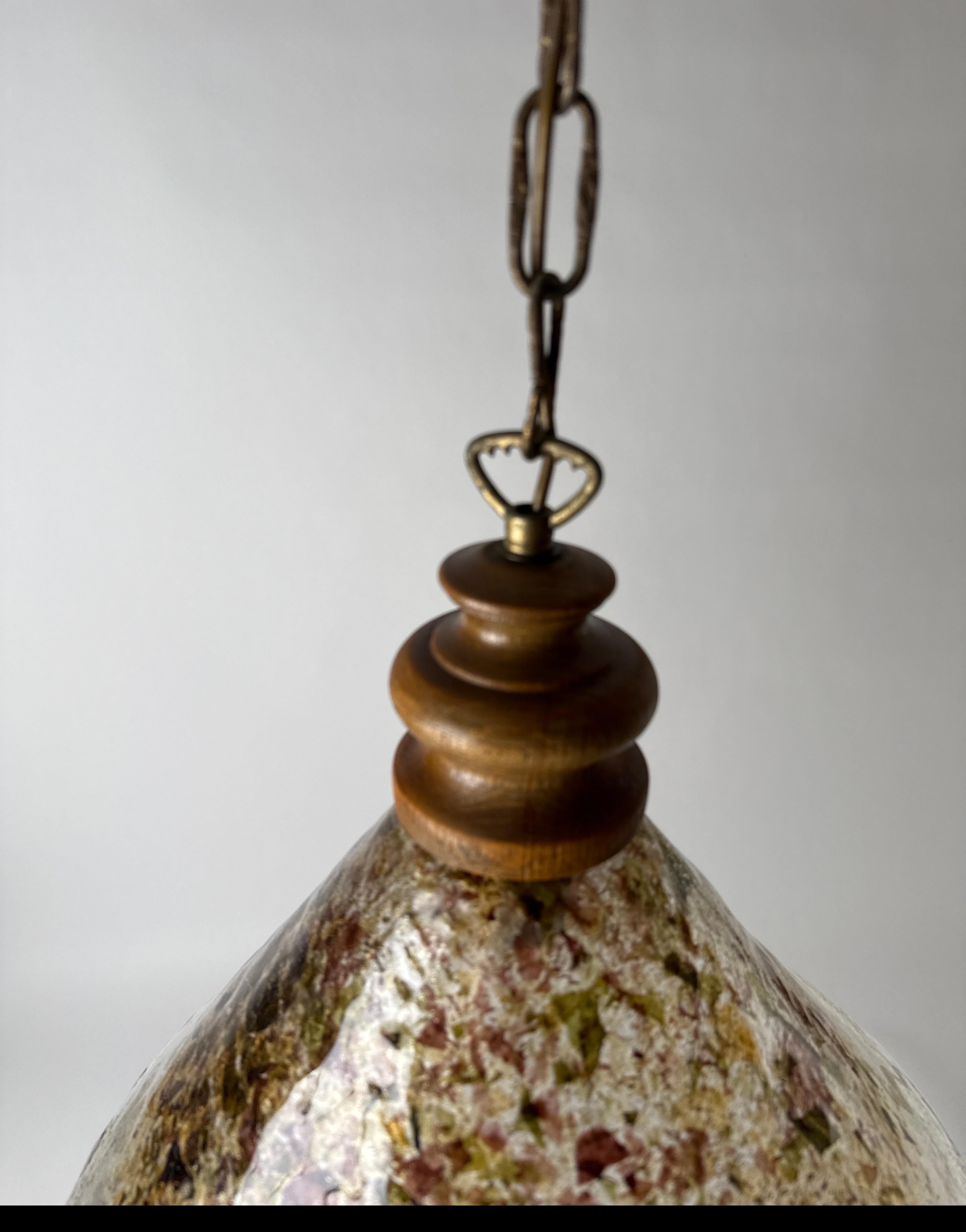 Lámpara colgante en forma de cono de cristal de Murano macizo y roble Austríaco en venta