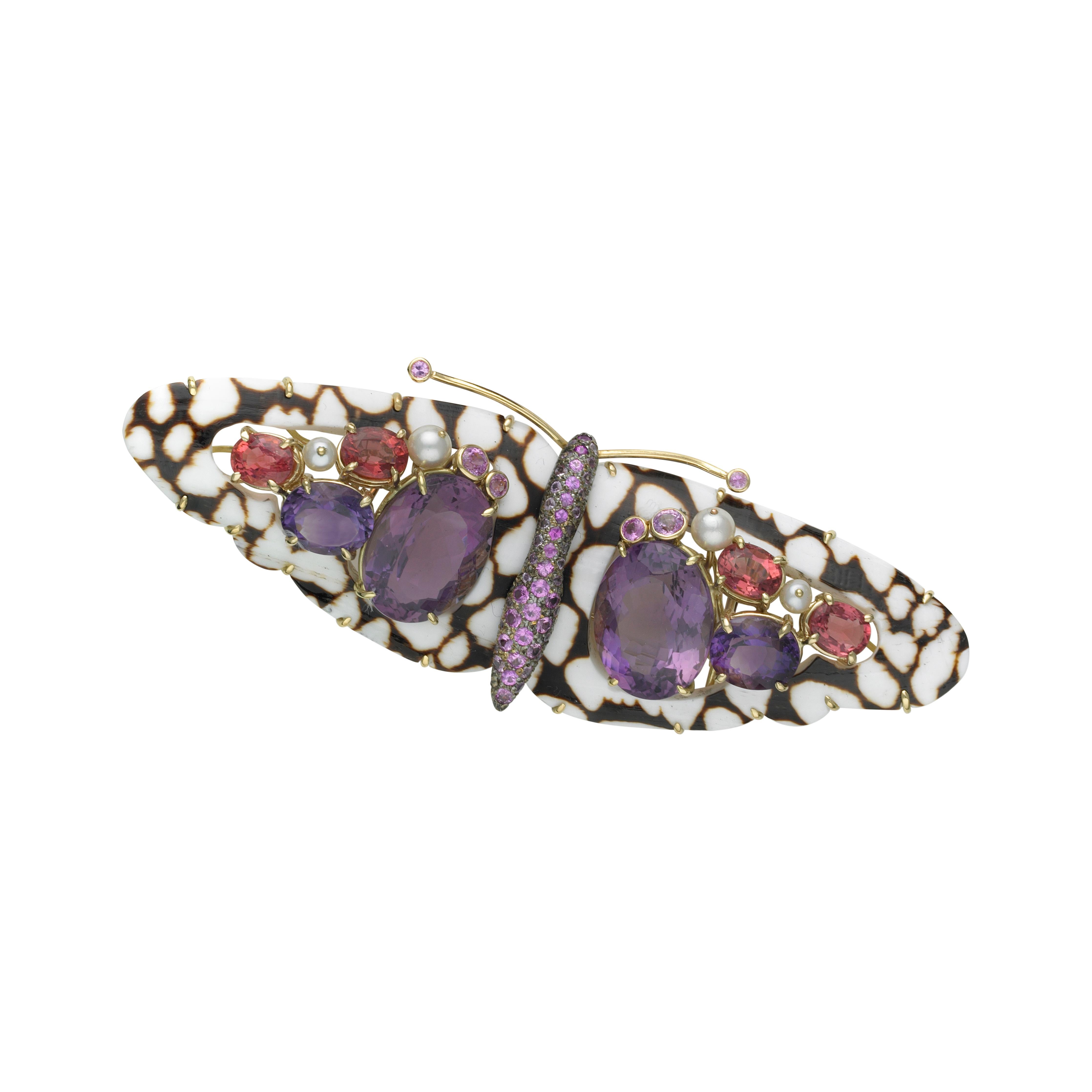 Taille ovale Épingle papillon Sorab & Roshi avec améthyste, tourmaline, perles et saphir en vente