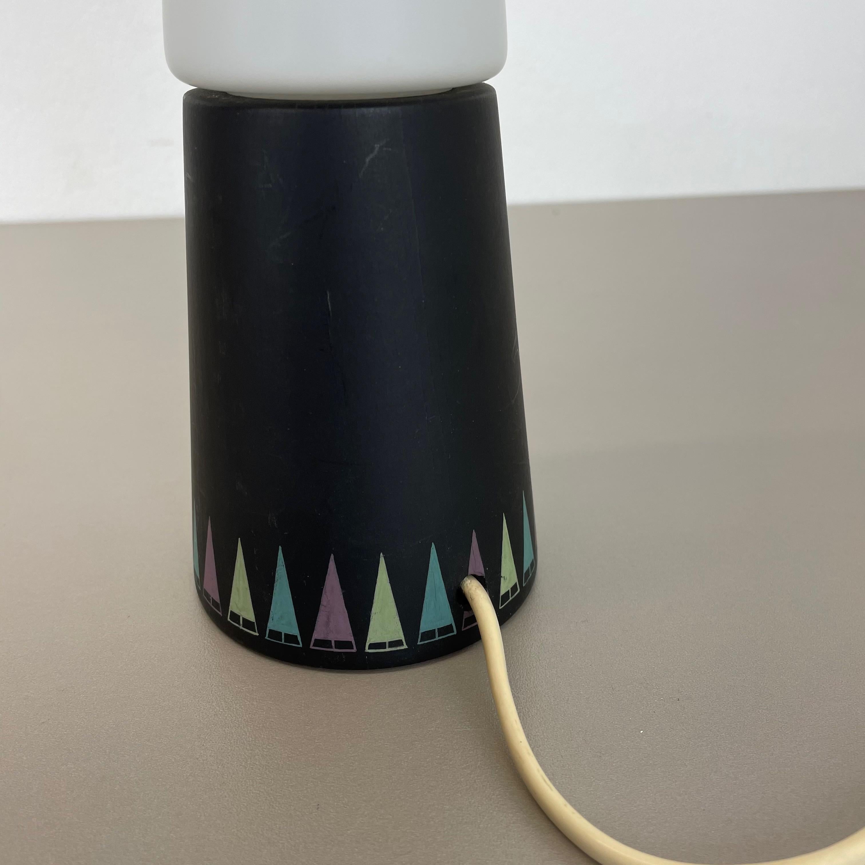 Lampada da tavolo a cono in vetro e legno di Hans-Agne Jakobsson Ab, Svezia 1960 in vendita 3
