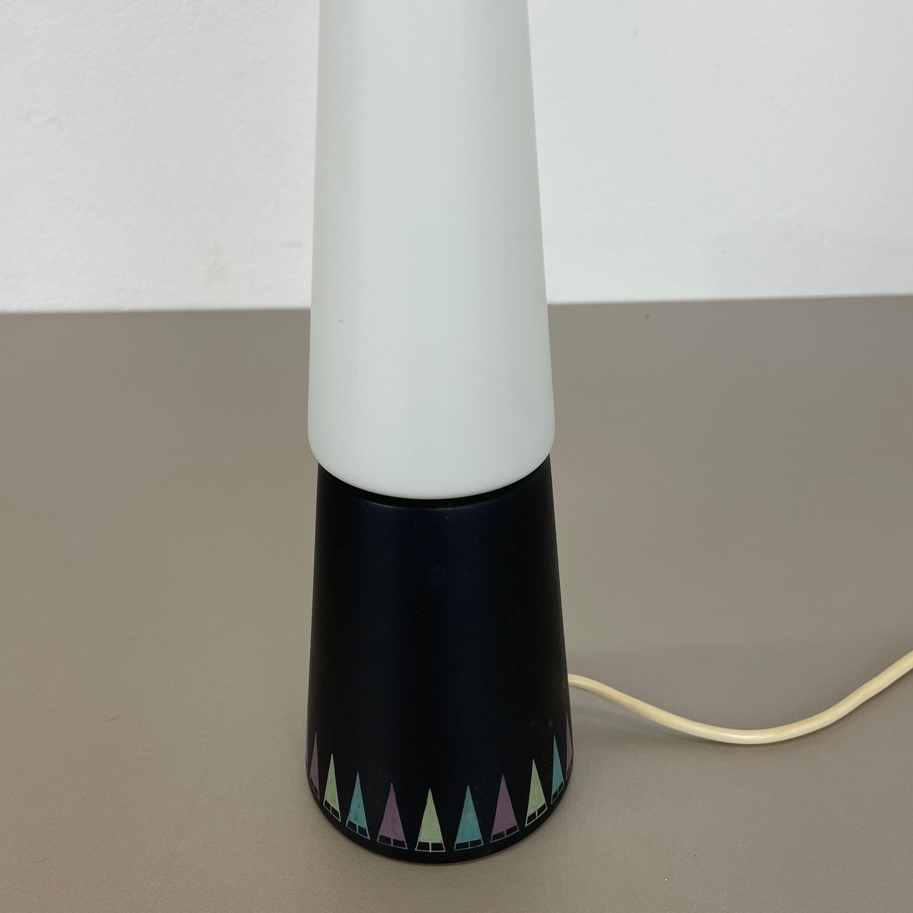 XX secolo Lampada da tavolo a cono in vetro e legno di Hans-Agne Jakobsson Ab, Svezia 1960 in vendita