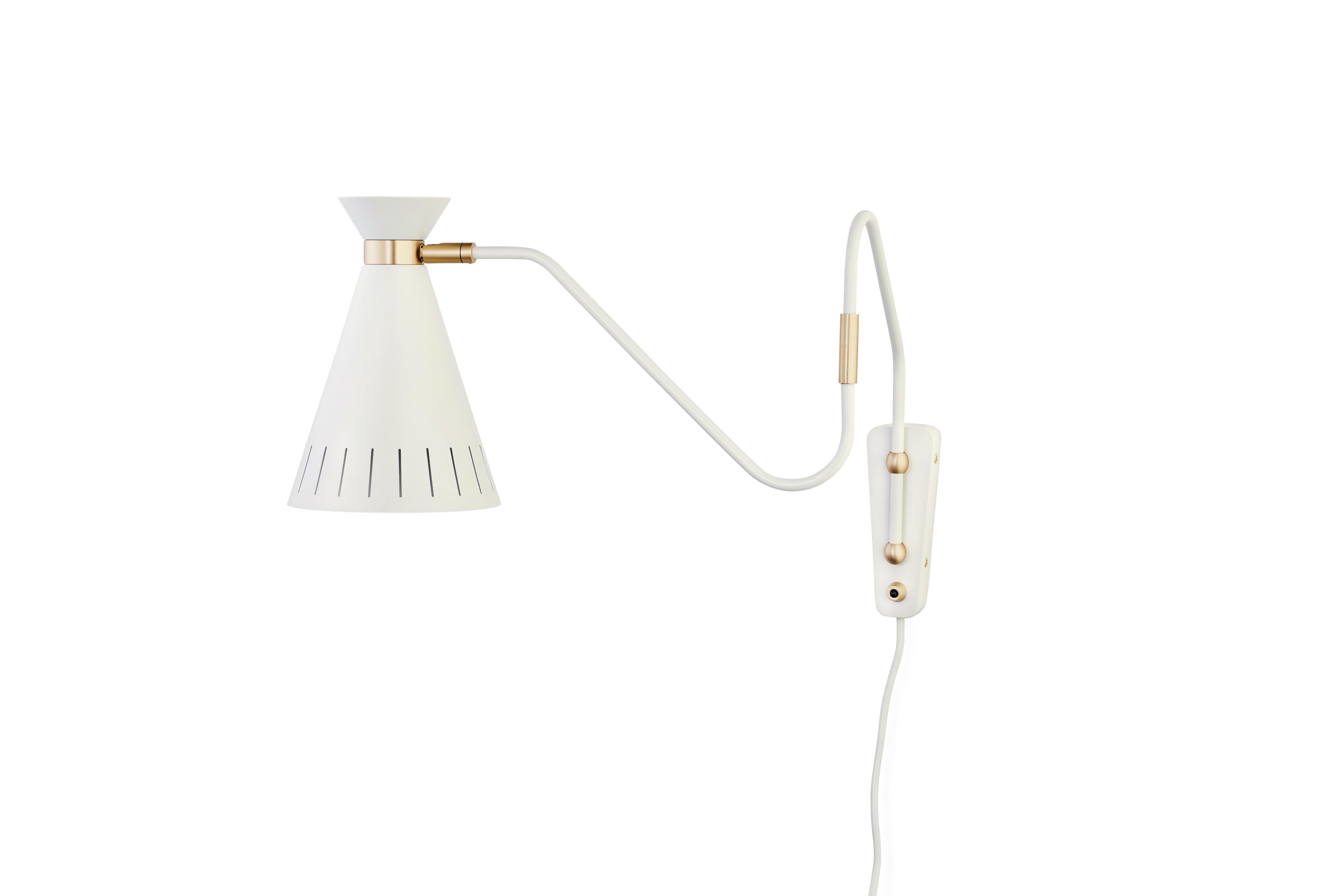 Dimensions: D16 x W63 x H30 cm
Material: Lacquered steel, solid brass
Weight: 1 kg.
Also available in different colours. Please contact us.
A classic wall light with charm and finesse designed in the 1950s by the internationally renowned lighting