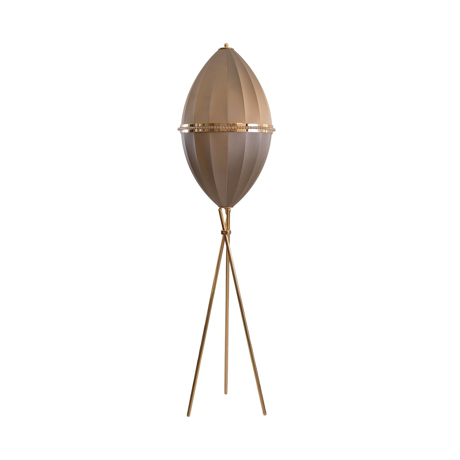 Autrichien Lampadaire Conehead mi-siècle moderne provenant de la salle d'exposition, unique en son genre en vente