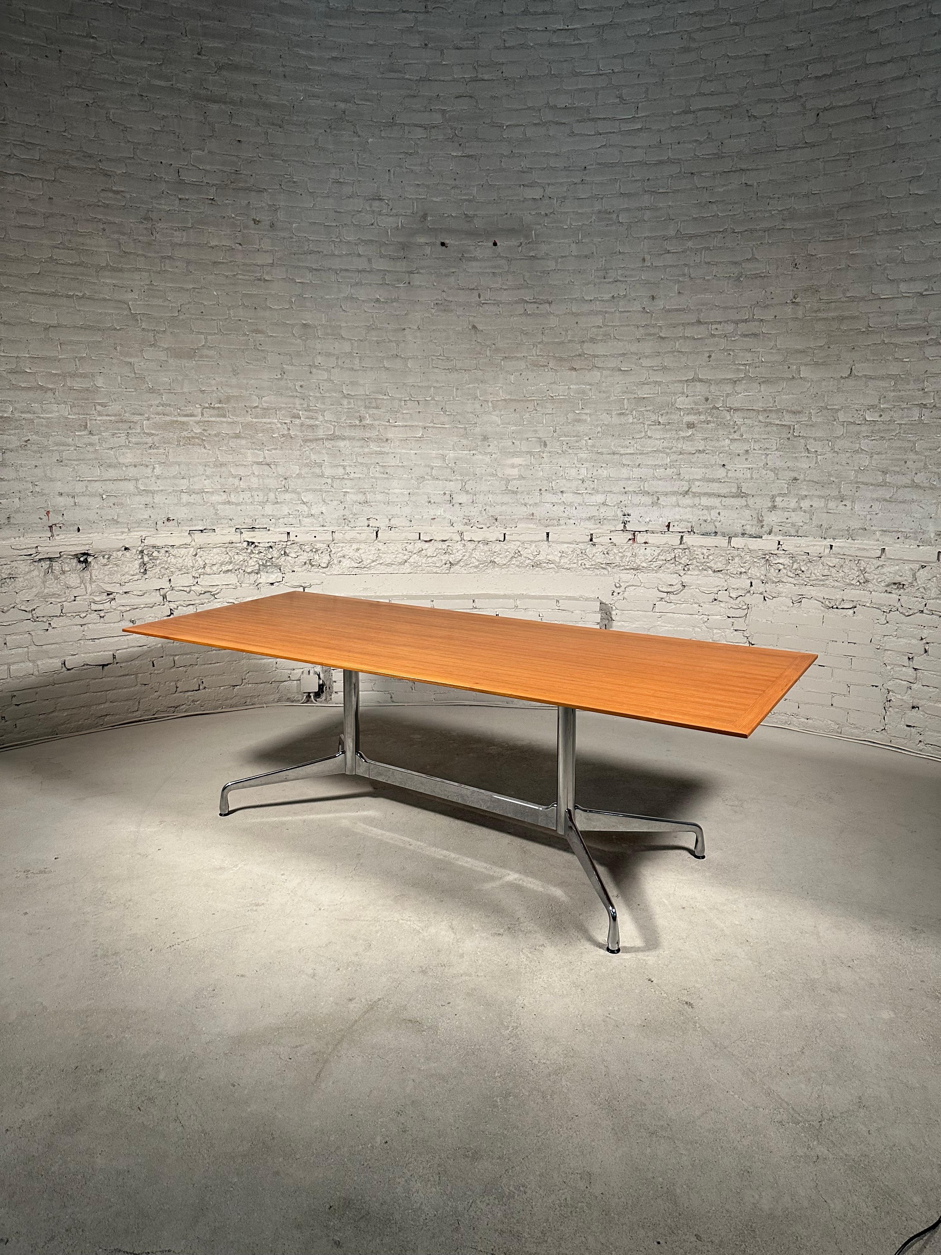 Spacious Charles & Ray Eames Segmented Base conference table manufactured by Vitra in the 90's. The table features a stunning beech book-matched veneer tabletop in a single piece, identified by its production date label. The base is labeled with