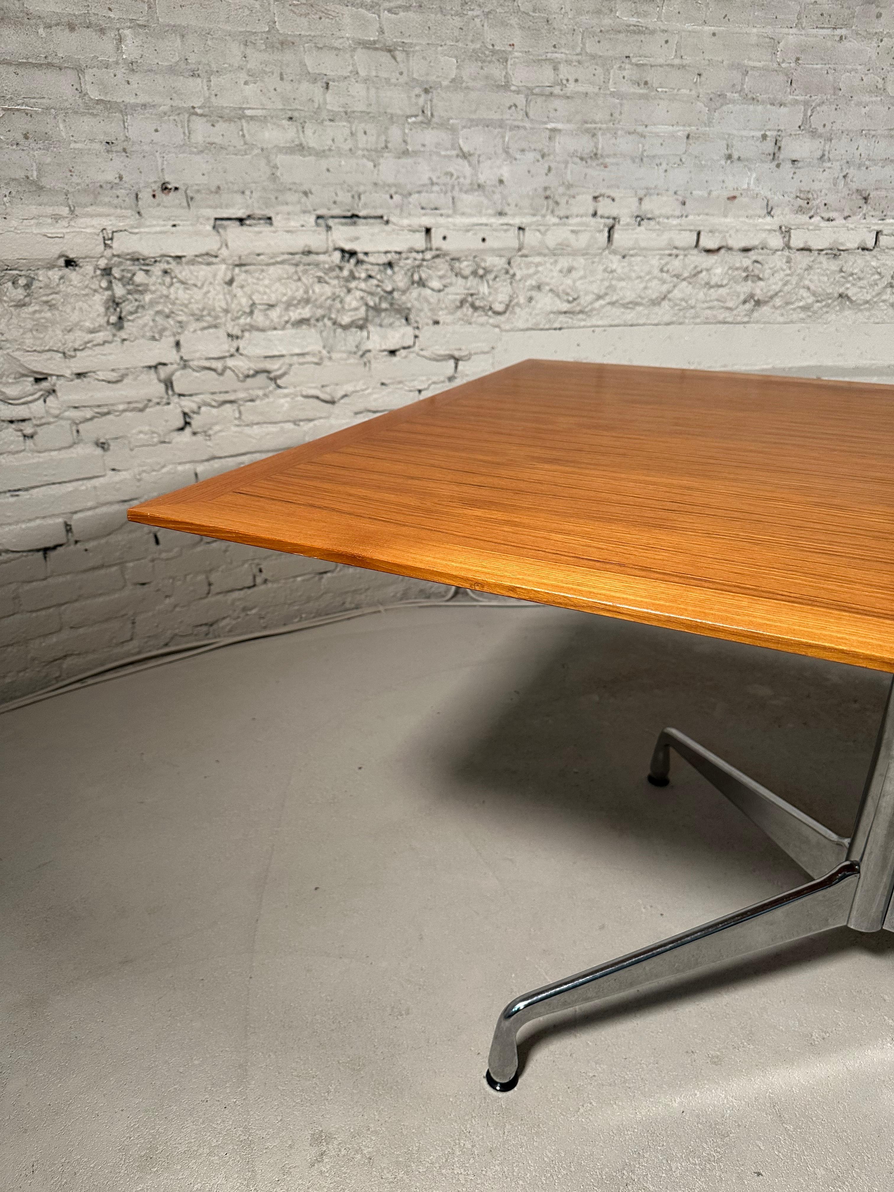 Mid-Century Modern Table de conférence/de salle à manger Charles & Ray Eames pour Vitra en vente
