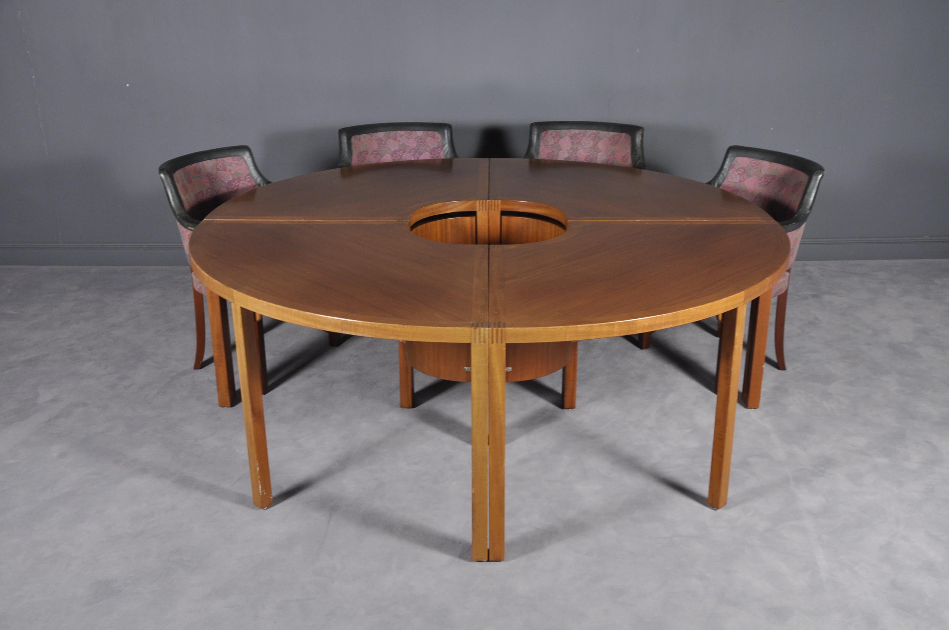 Conference Table and Eight “Riksdagen” Chairs by Åke Axelsson for Gärsnäs, 1981 In Good Condition For Sale In Bucharest, RO
