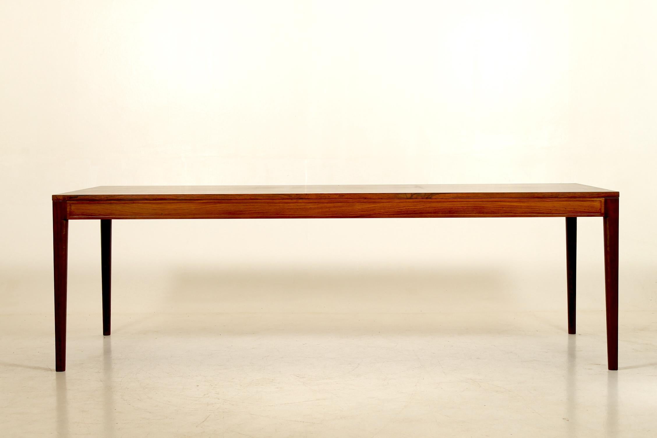 Longue table de conférence de la série Diplomat de Finn Juhls en bois de rose.
Conçue dans les années 1960 et fabriquée par France et France, Danemark.