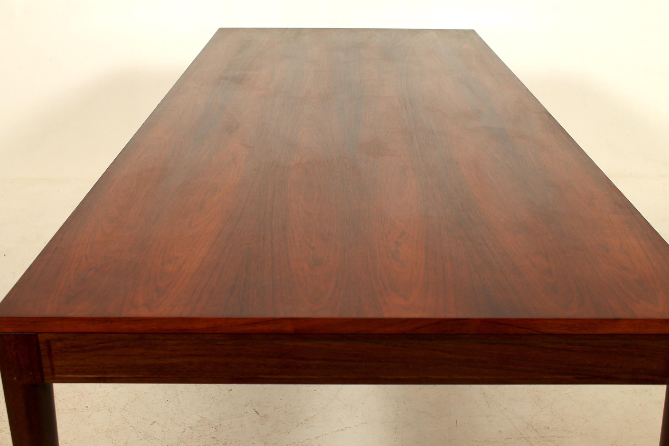 Conference table in rosewood, designed by Finn Juhl, Denmark. In Excellent Condition In København K, DK