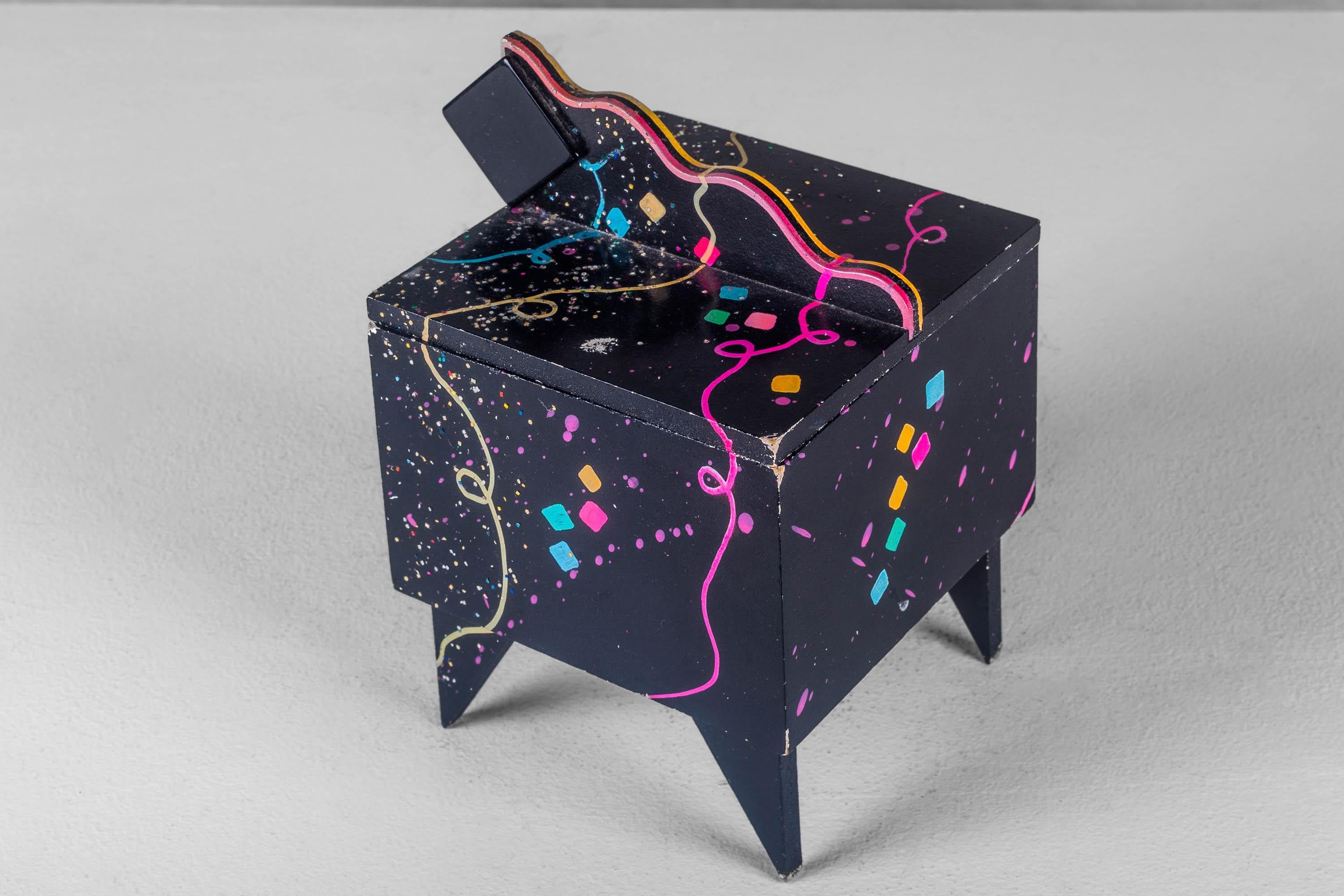 Postmoderne Confetti, boîte à bijoux laquée des années 1980 par Hollis Fingold, signée USA en vente