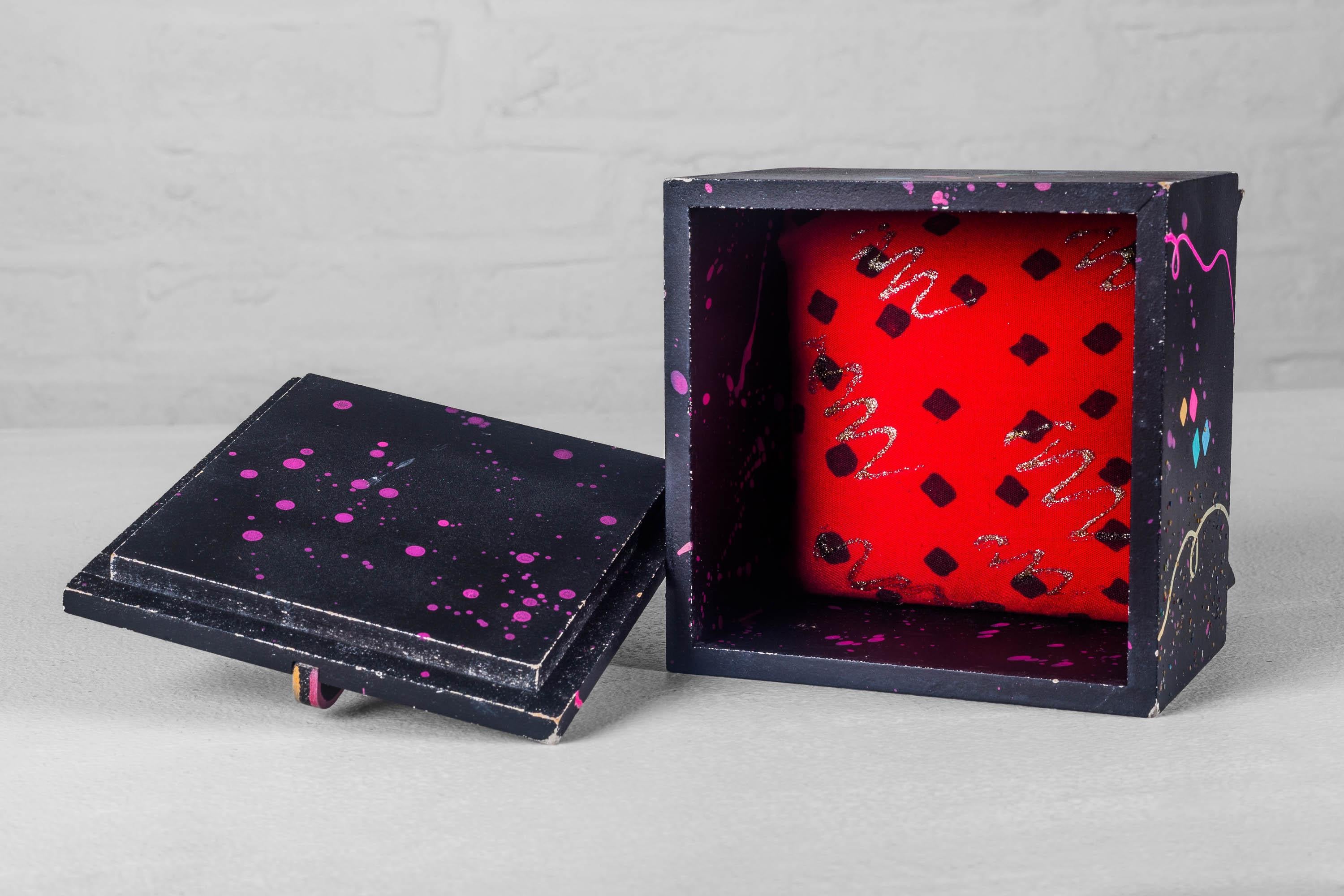 Hand-Painted Confetti, 1980s Lacquered Jewelry Box by Hollis Fingold, Signed USA For Sale