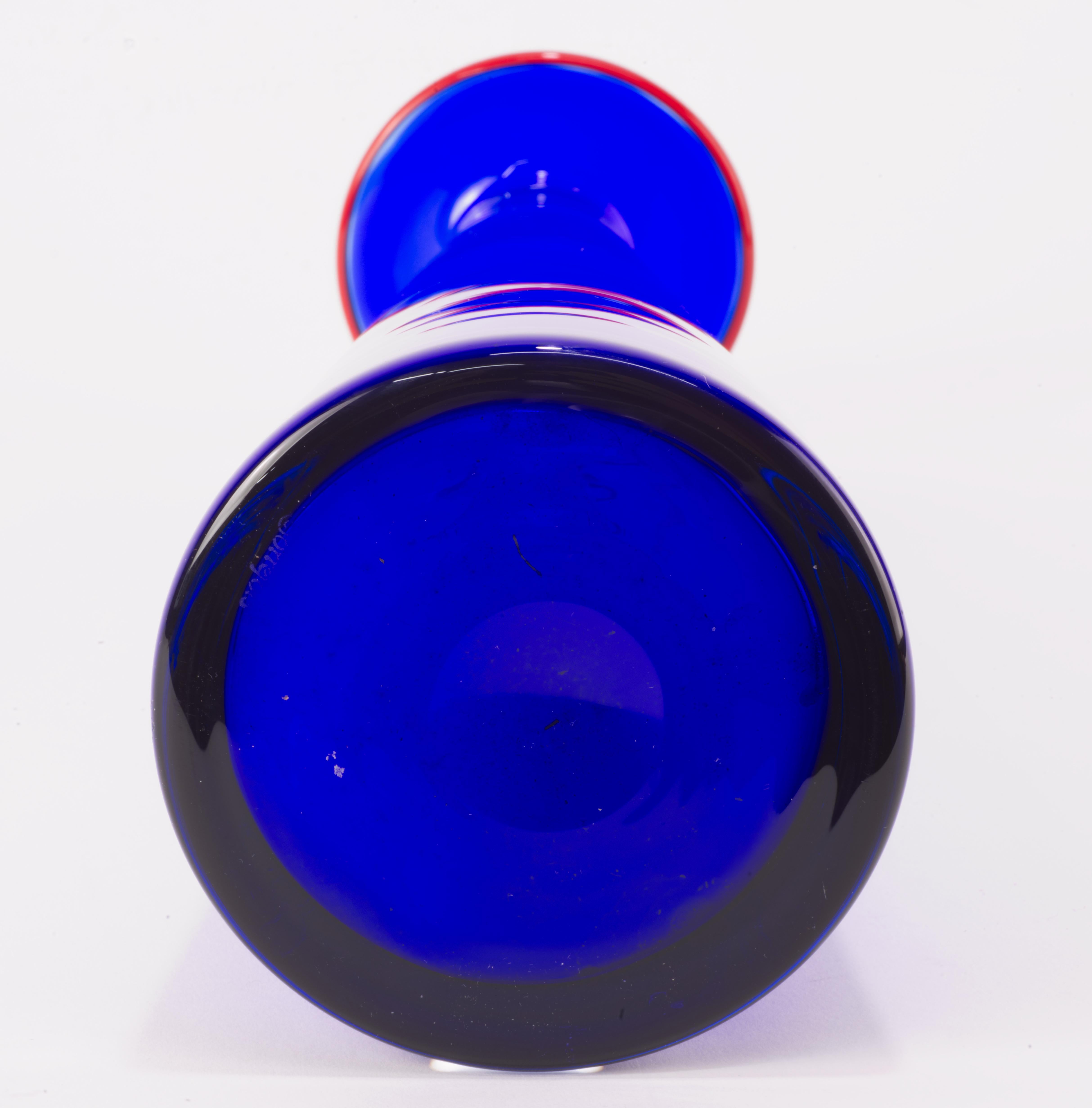 Vase Confetti bleu cobalt et rouge d'Erika Lagerbielke pour Orrefors Suède en vente 1