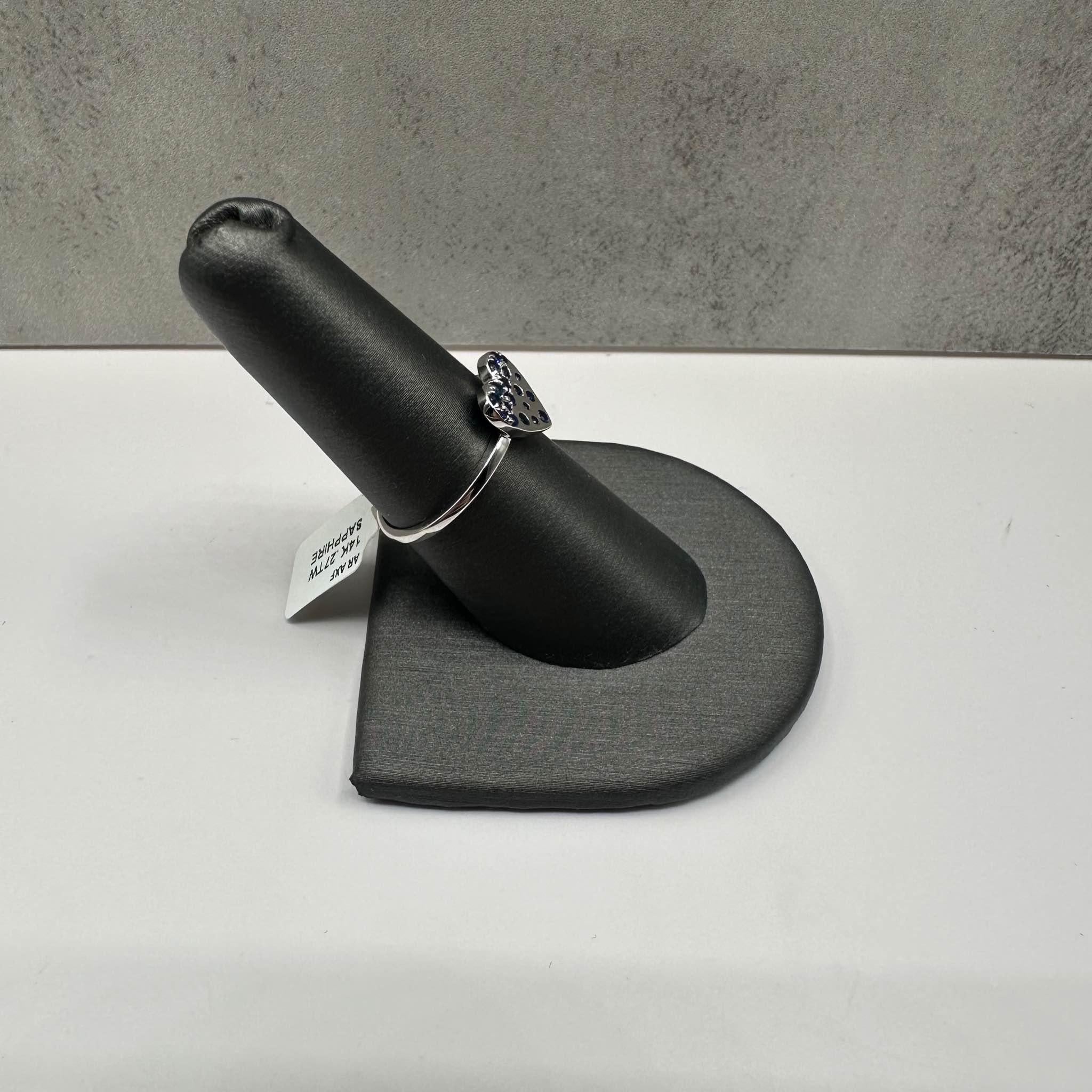 Taille ronde Confetti, bague cœur en or blanc 14 carats - saphirs bleus 0,27 carat, taille 6,5 en vente