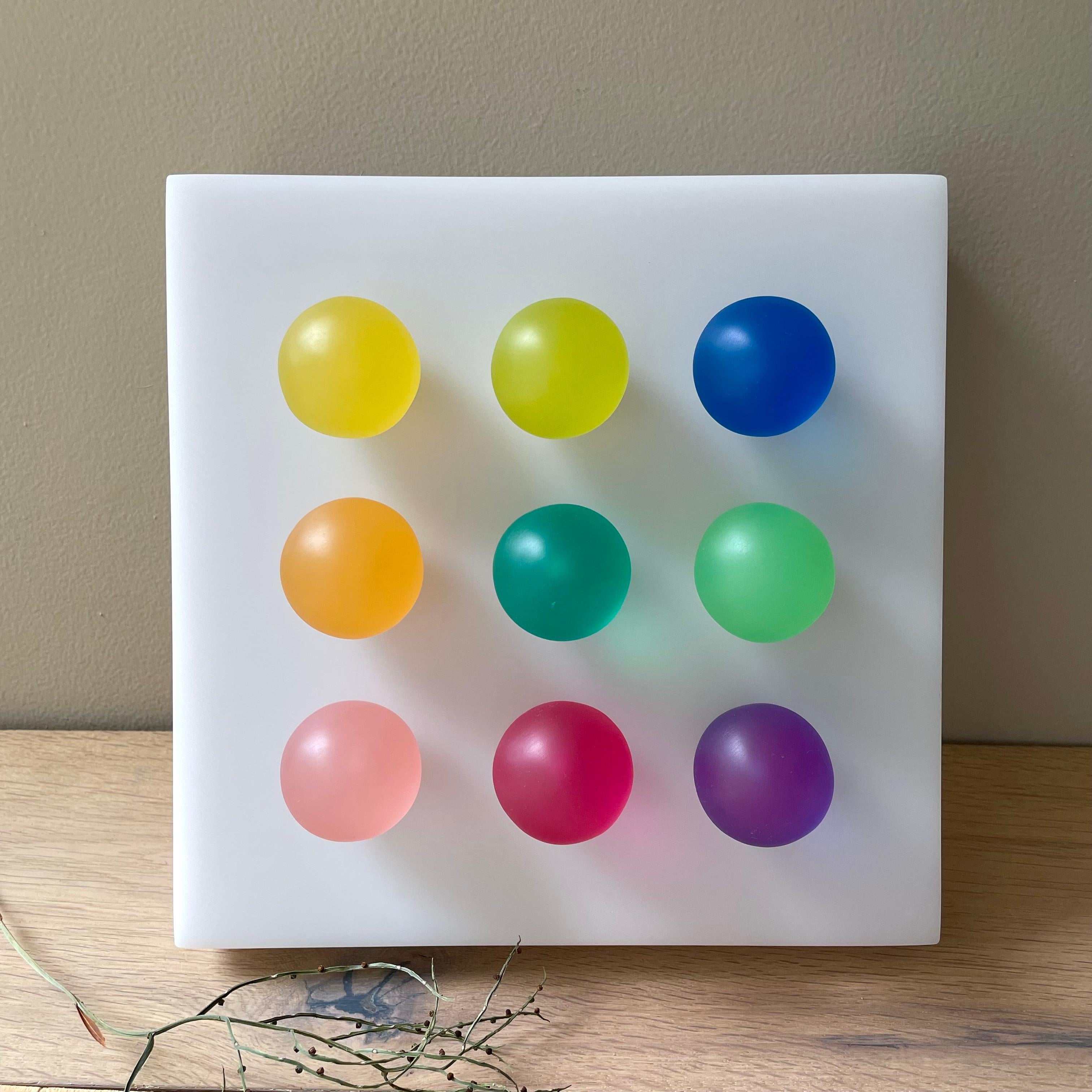 It is a geometric, simple and contemporary piece with a lot of personality. It will add a playful and colorful touch to your kids room.
You can hang the piece on a wall or place it on a table and lean it against the wall.

Material: Resin in