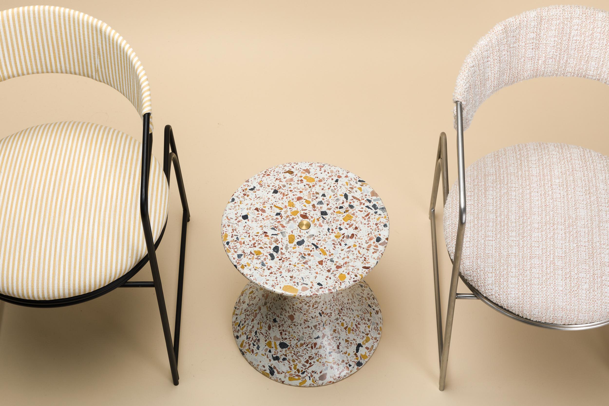 Confetti, Mesa auxiliar contemporánea pequeña de terrazo para interior/exterior by Laun en venta 2