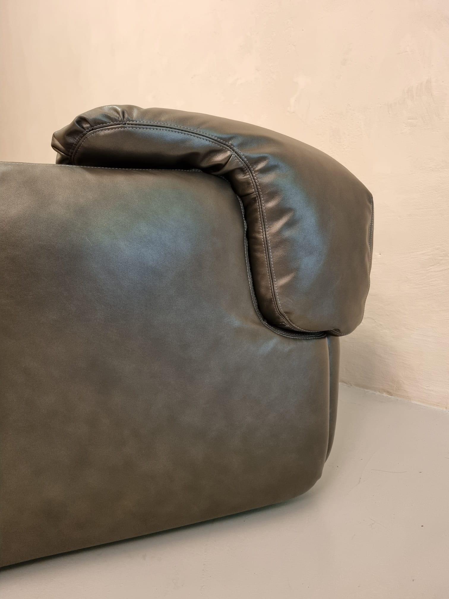 Confidential Armchairs  by Alberto Rosselli for Saporiti Italia 1970s In Excellent Condition In Arezzo, Italy