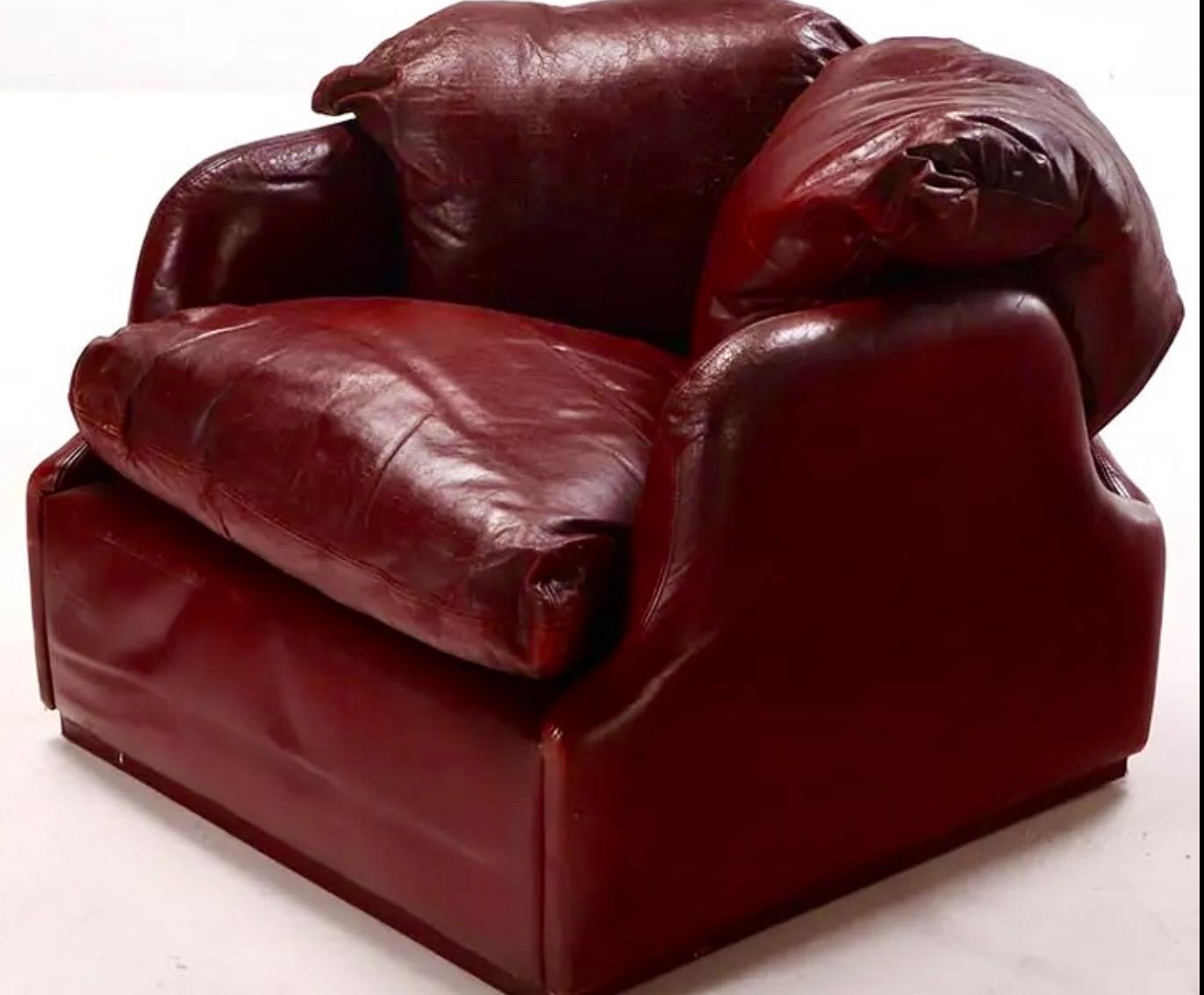 Confidential Lounge Chair, Cordovan Leather, Alberto Rosselli for Saporiti Italy, 1972.

Original leather appears to have the shine, feel and variation in deep oxblood color that is typical of cordovan.

The Confidential Collection is one of the