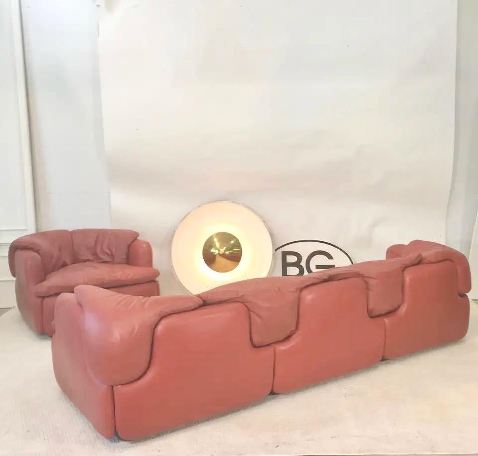 SOLDES DE PRINTEMPS 

Veuillez noter que cette offre concerne un canapé confidentiel en cuir et un fauteuil assorti. Deux pièces au total. 
Le prix indiqué est celui du canapé et de la chaise ensemble.
Envoyez-moi un message si vous souhaitez un