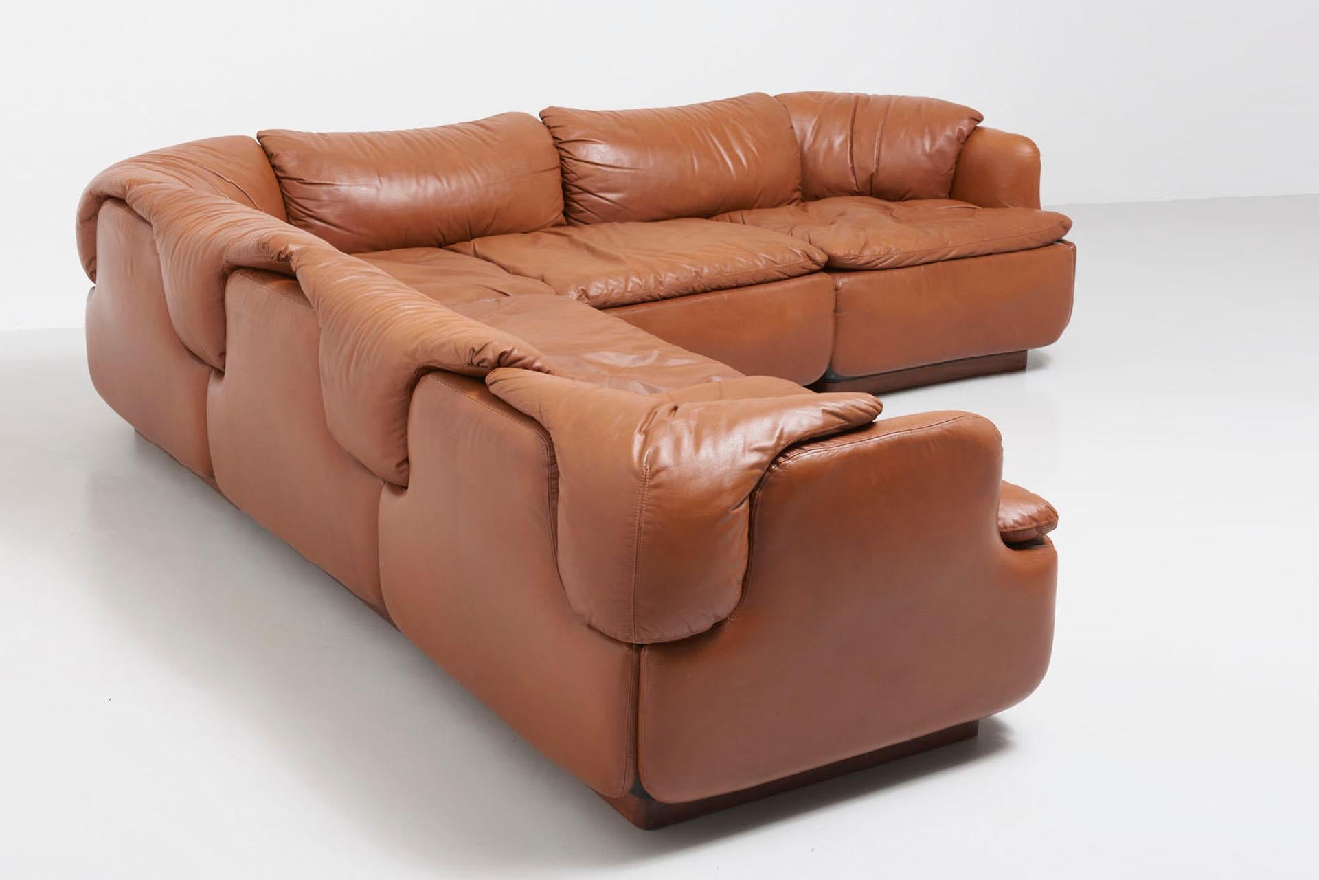 Mid-Century Modern Confidential Sofa by Alberto Rosselli for Saporiti, 1970s