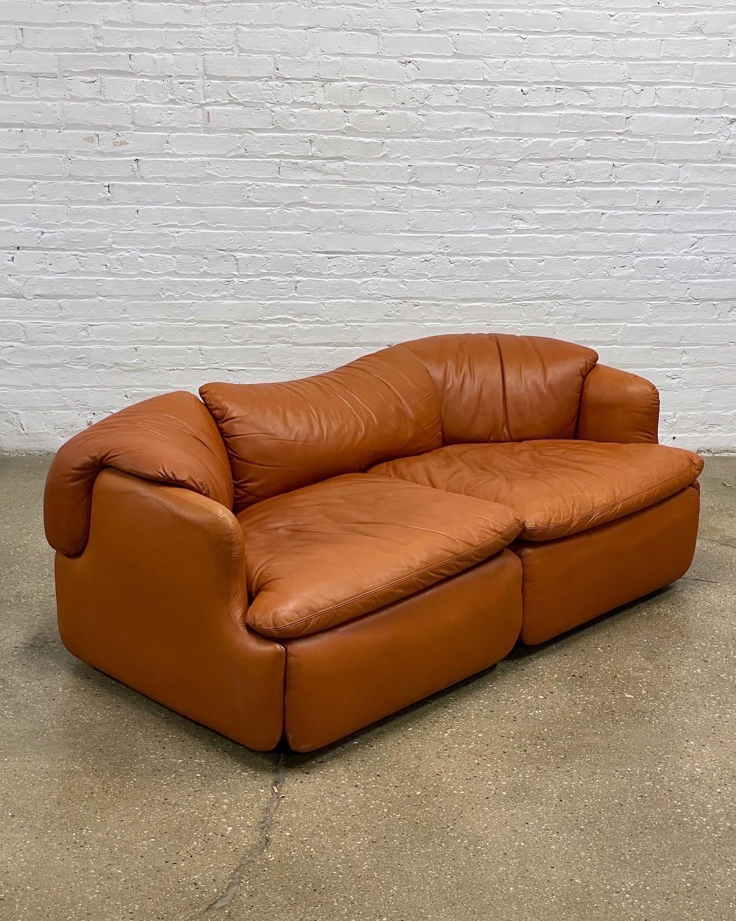 Confidential Sofa entworfen von Alberto Rosselli für Saporiti (Moderne)