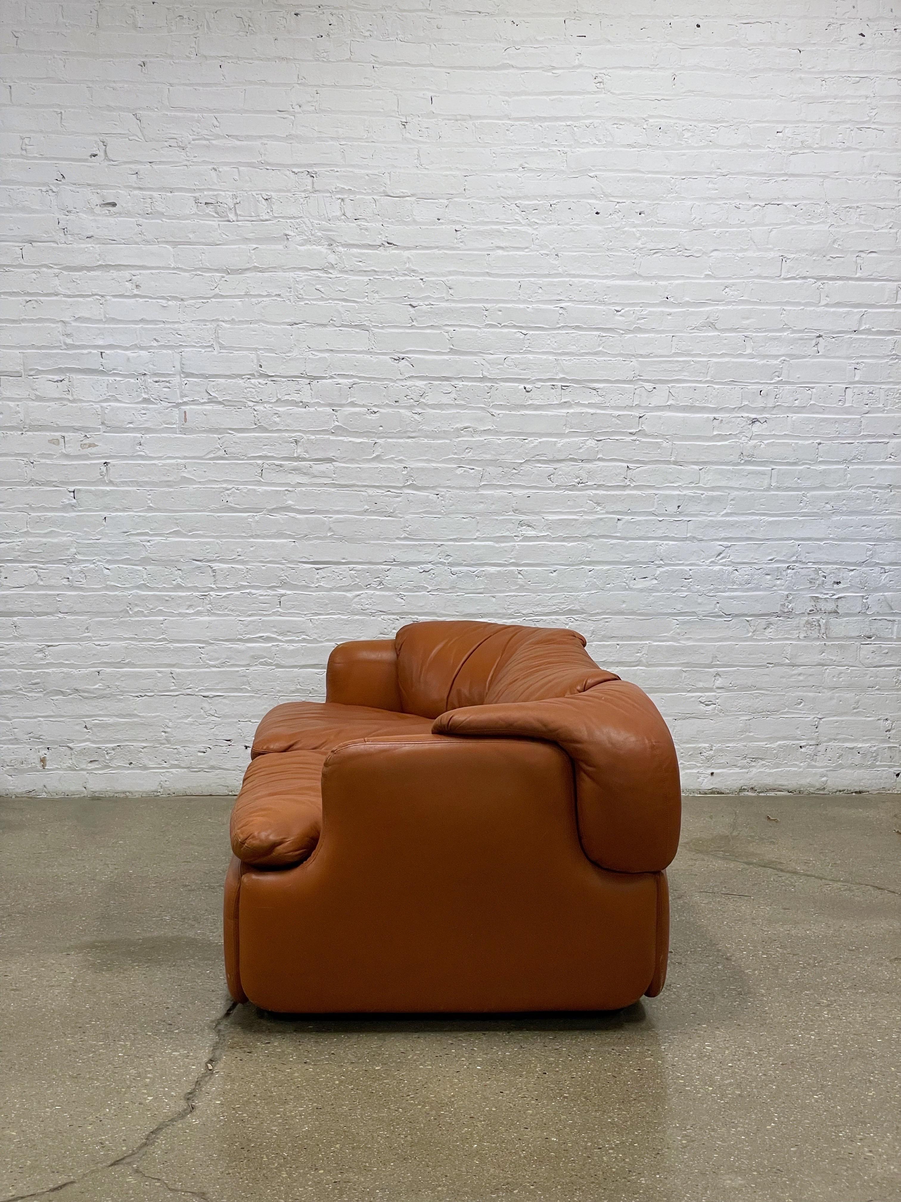 Confidential Sofa entworfen von Alberto Rosselli für Saporiti im Zustand „Gut“ in Chicago, IL