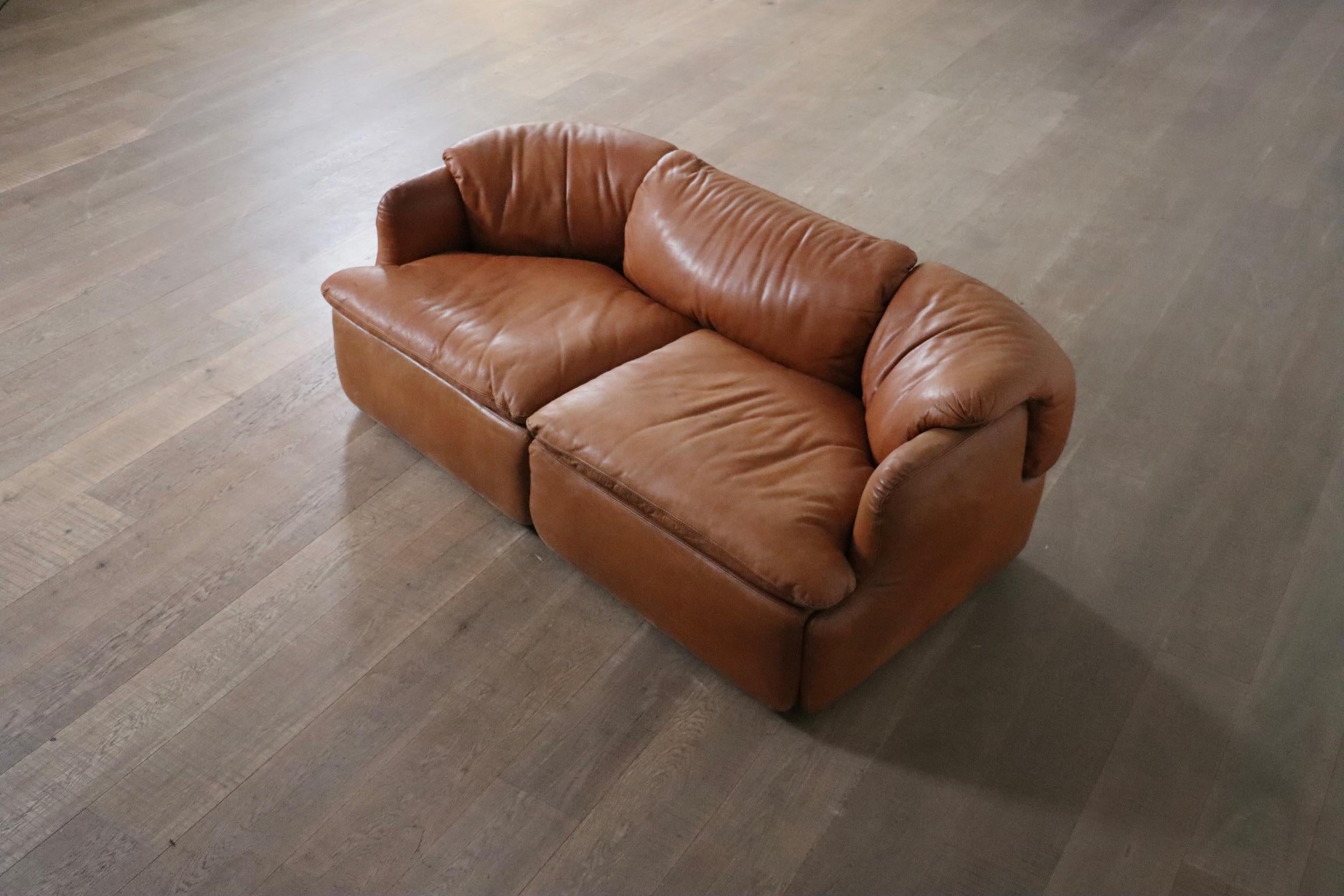 Confidential Sofa In Cognac Leather By Alberto Rosselli For Saporiti, Italy 1970 For Sale 9