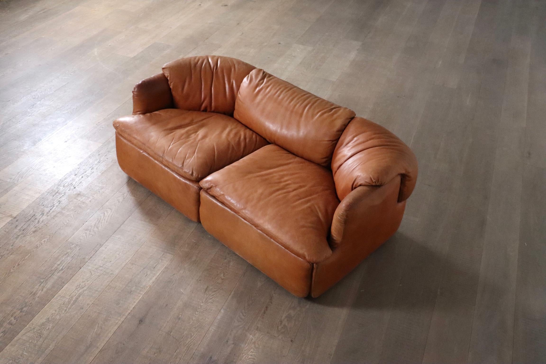 Confidential Sofa In Cognac Leather By Alberto Rosselli For Saporiti, Italy 1970 For Sale 3
