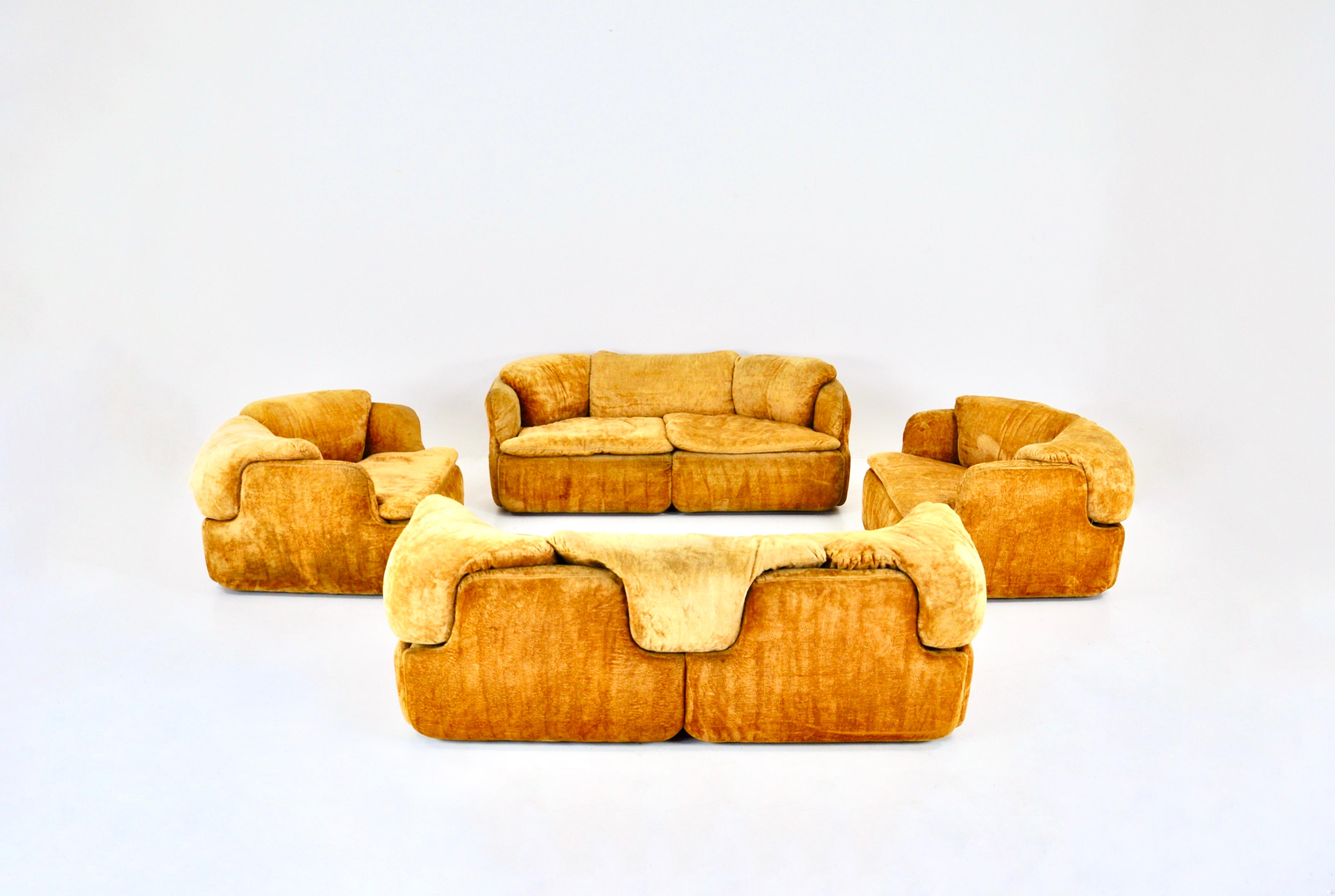 Italian Confidential Sofa Set by Alberto Rosselli for Saporiti, 1970s For Sale