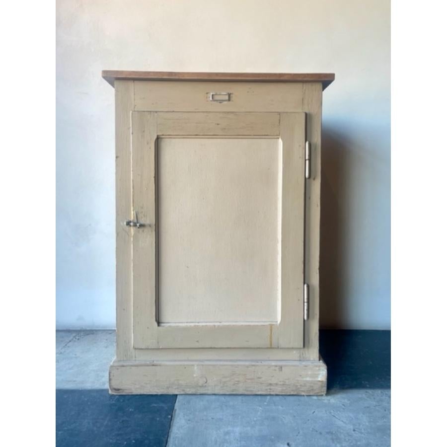 Confiture Cabinet

Item #: FR-0275-03

Dimensions: 39”H x 17.5”D x 27.5”W
