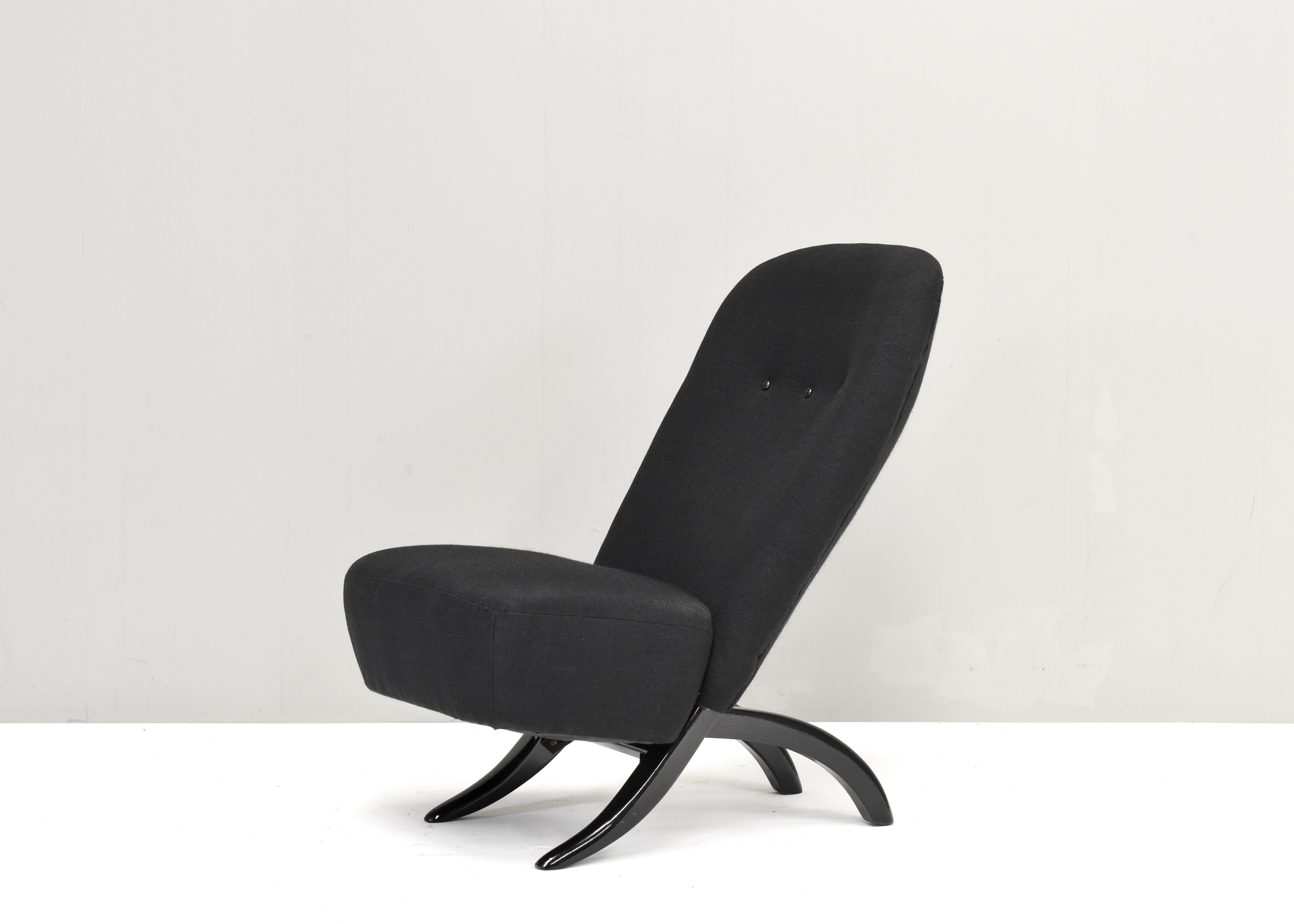 Chaise iconique Icone par Theo Ruth pour Artifort, Pays-Bas - 1952.
Designer : Theo Ruth
Fabricant : Artifort
Modèle : Chaise longue
Période de conception : 1952
Date de fabrication : 1950's
Taille WDH en cm : 55x80x84 hauteur du siège 41