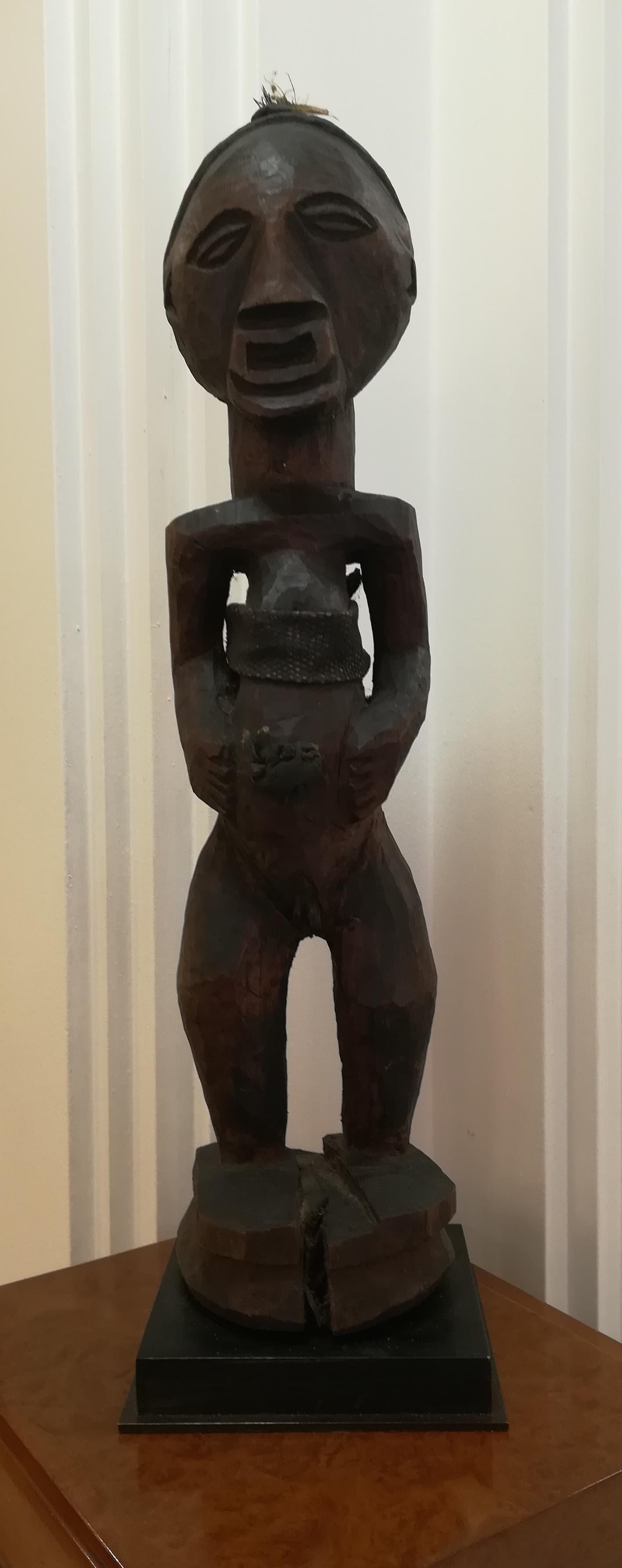 Congo Songye sculpture.
Provenance : Alain de monbrison collection.