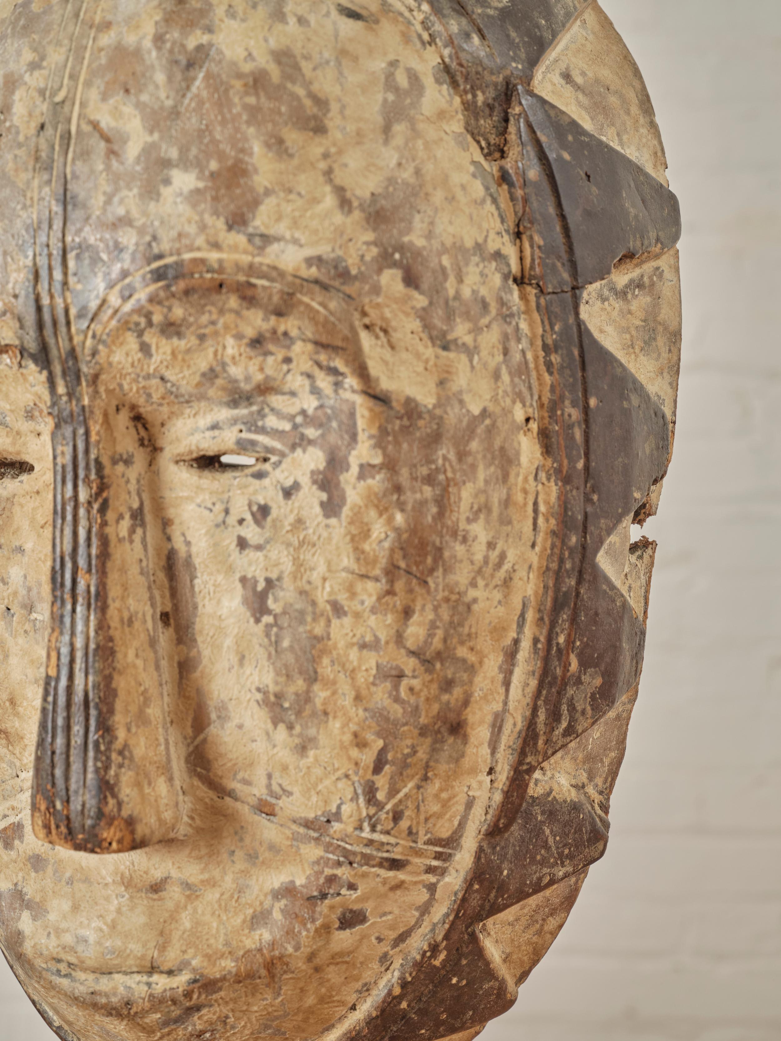 20th Century Congolese Fang Carved Mask Sculpture For Sale