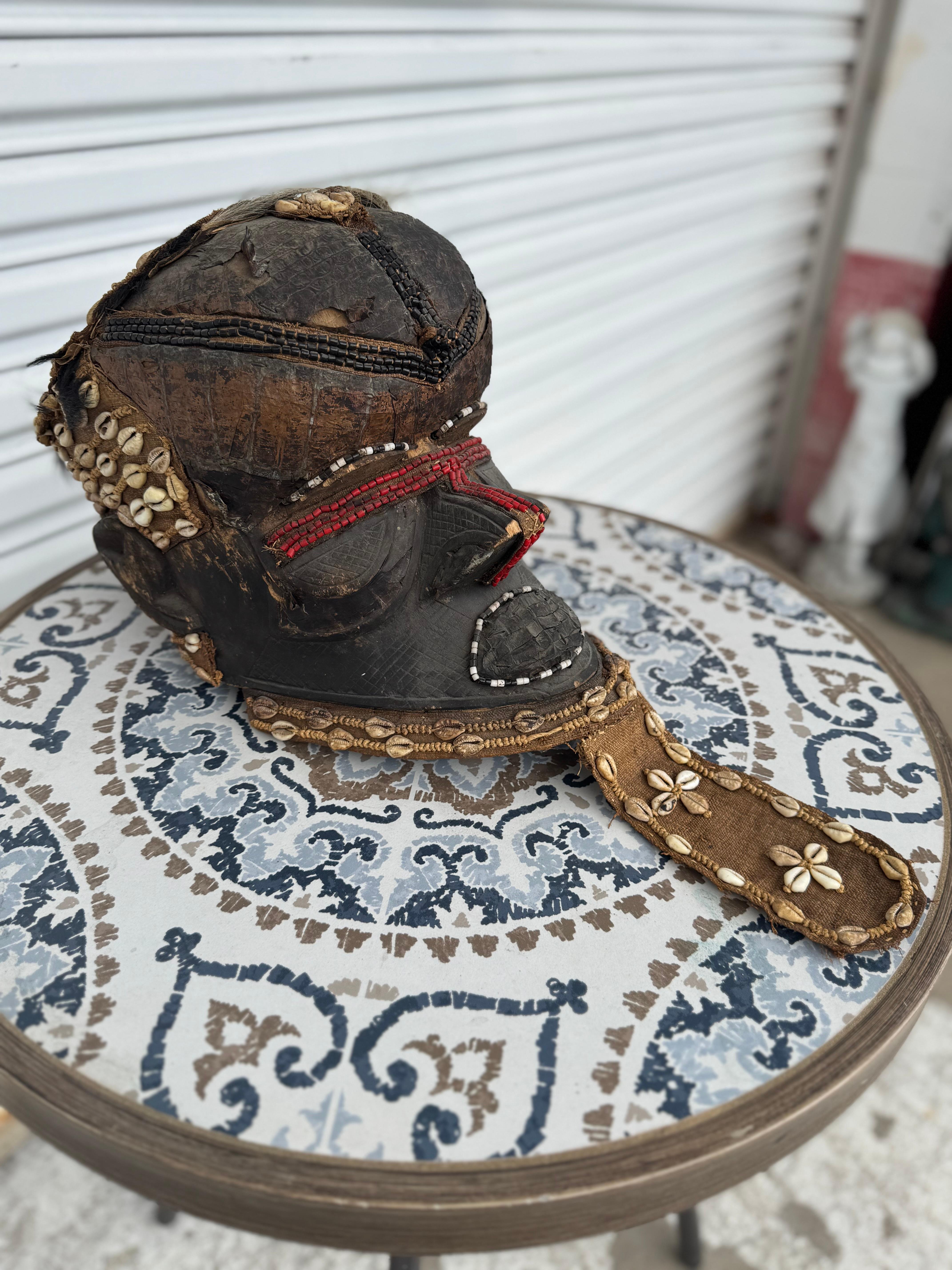 Kongolesische Kuba Bwoon-Helm-Maske (Stammeskunst) im Angebot