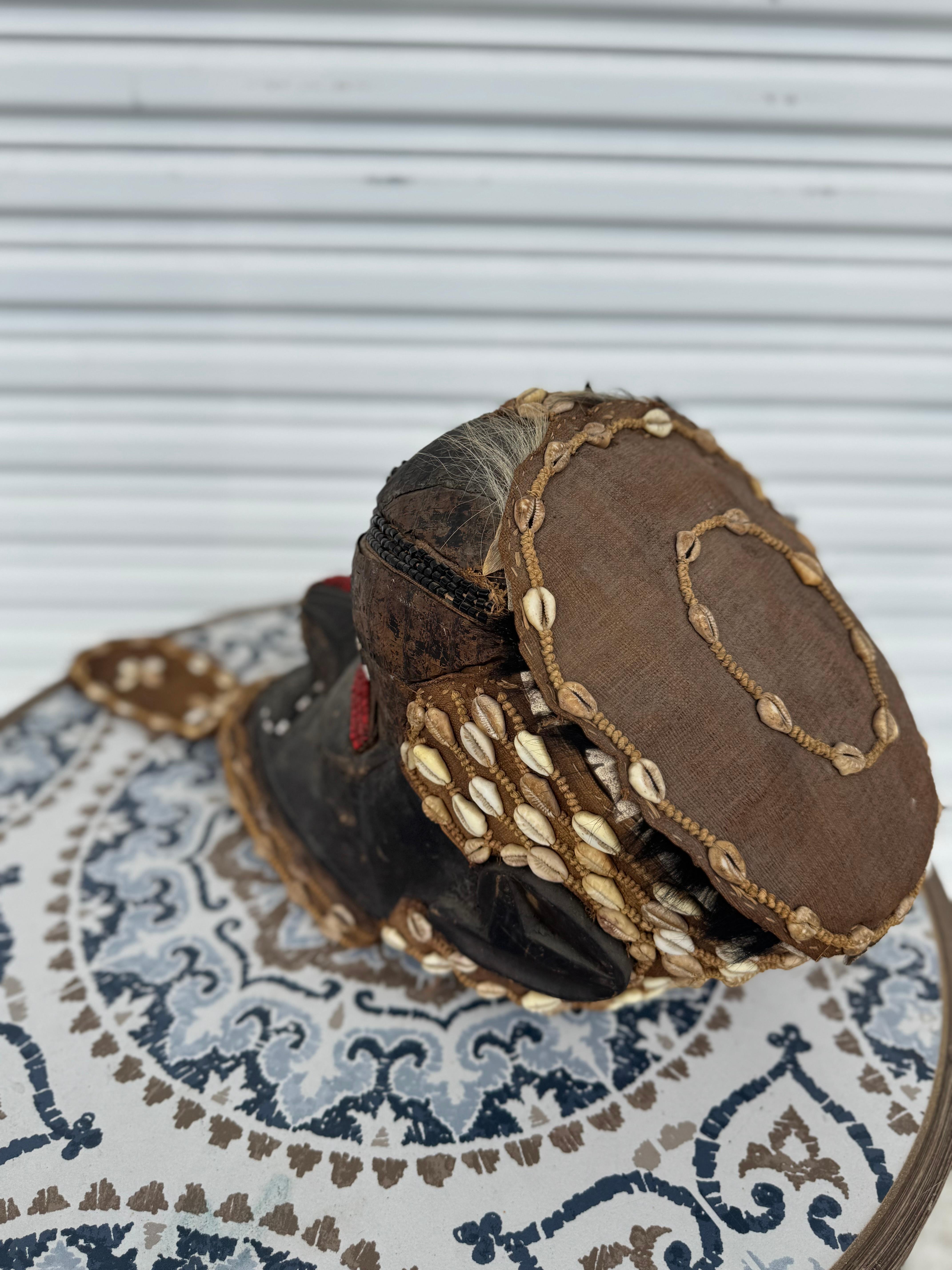 Kongolesische Kuba Bwoon-Helm-Maske (Holz) im Angebot
