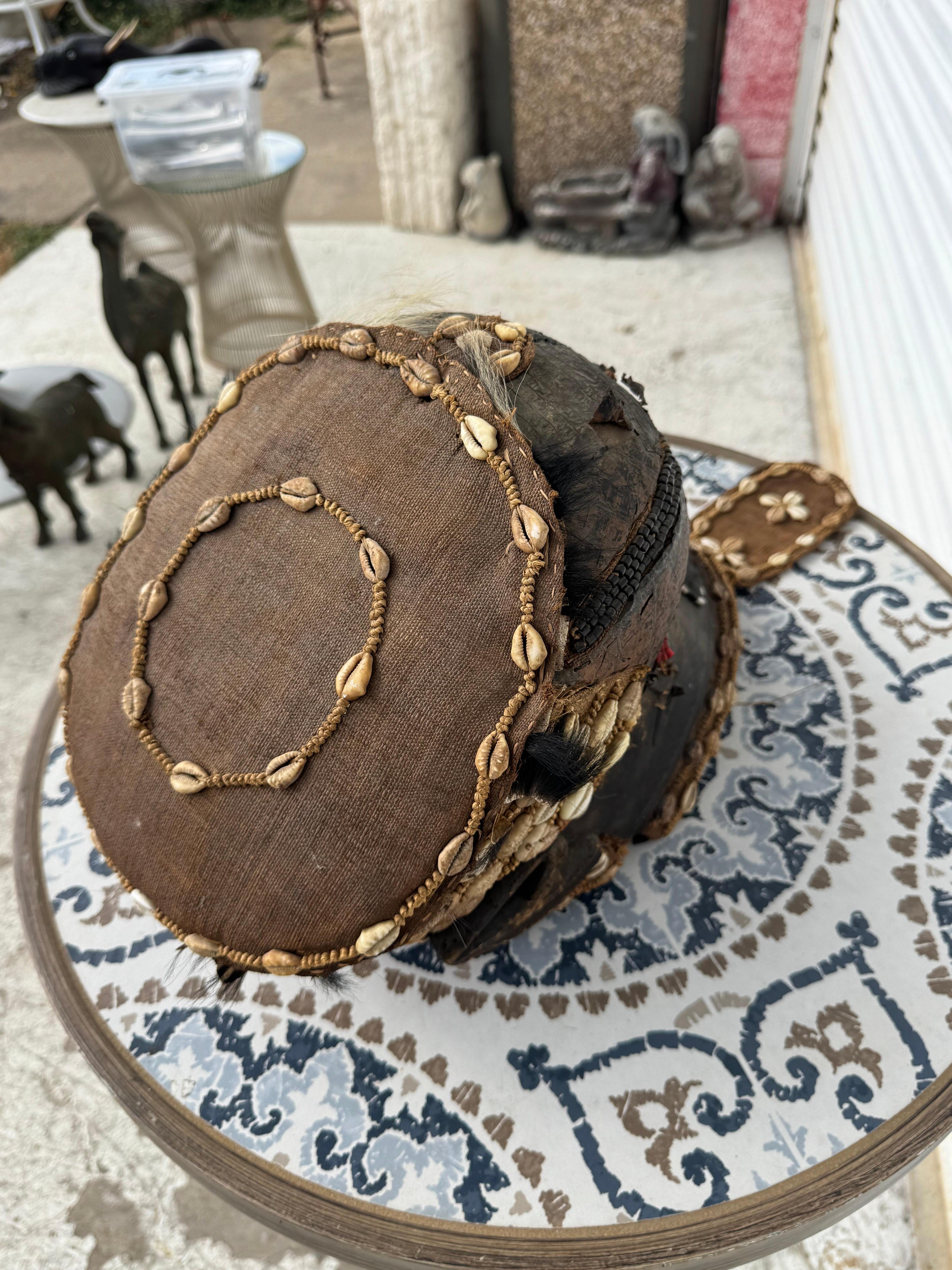 Kongolesische Kuba Bwoon-Helm-Maske im Angebot 1