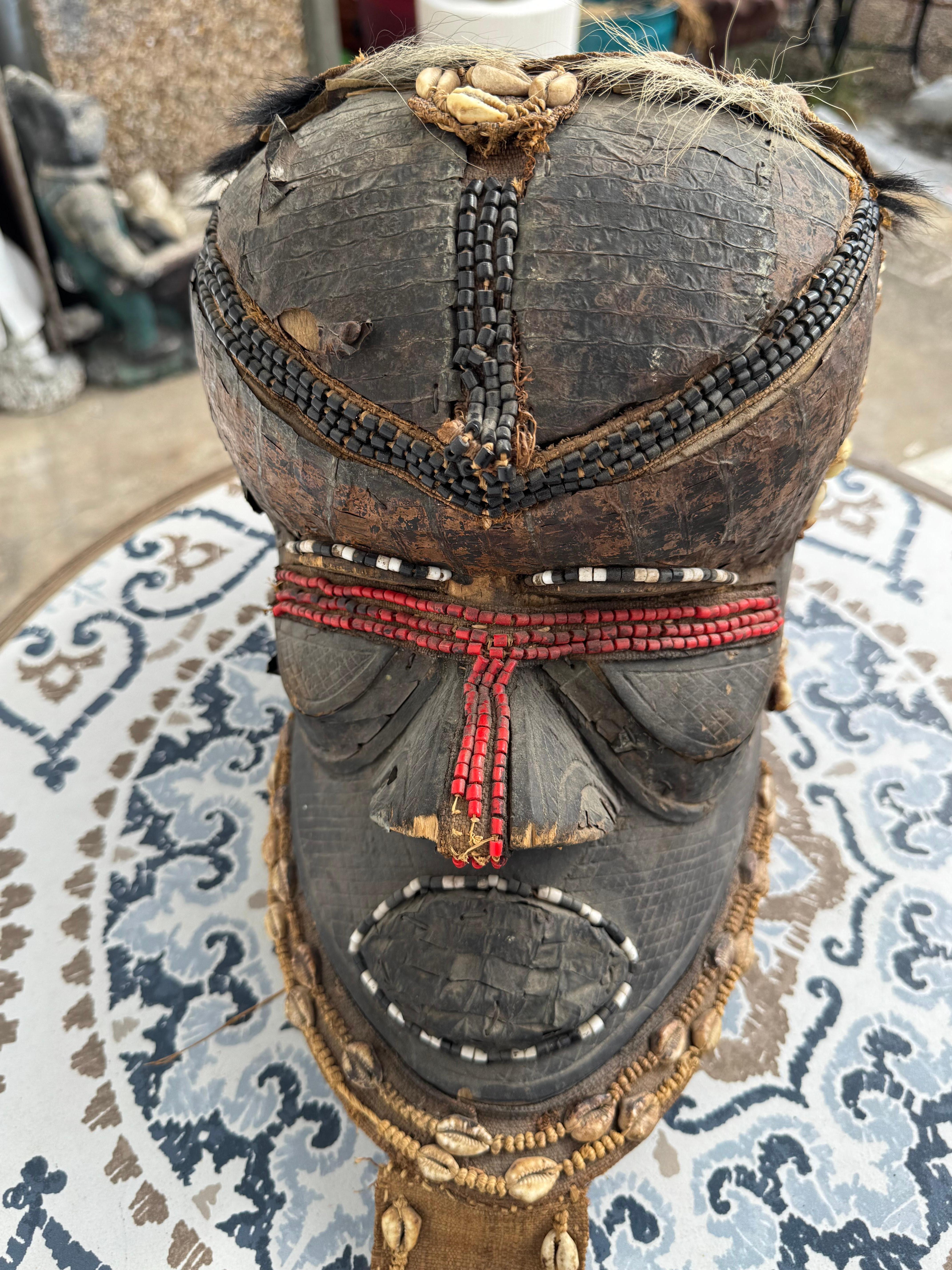 Kongolesische Kuba Bwoon-Helm-Maske im Angebot 3