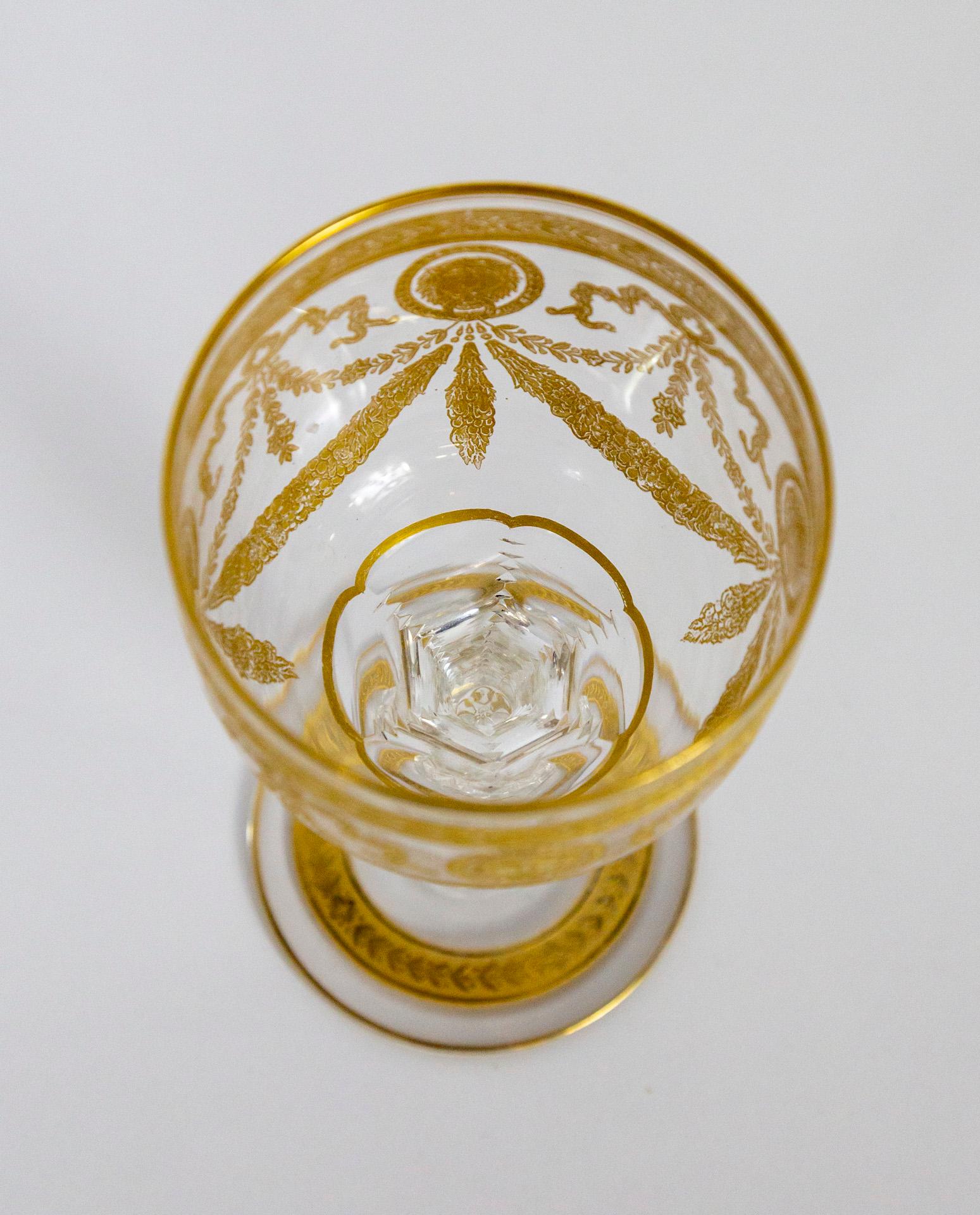 Doré Verre à vin en cristal doré de style Congrès de Saint-Louis en vente