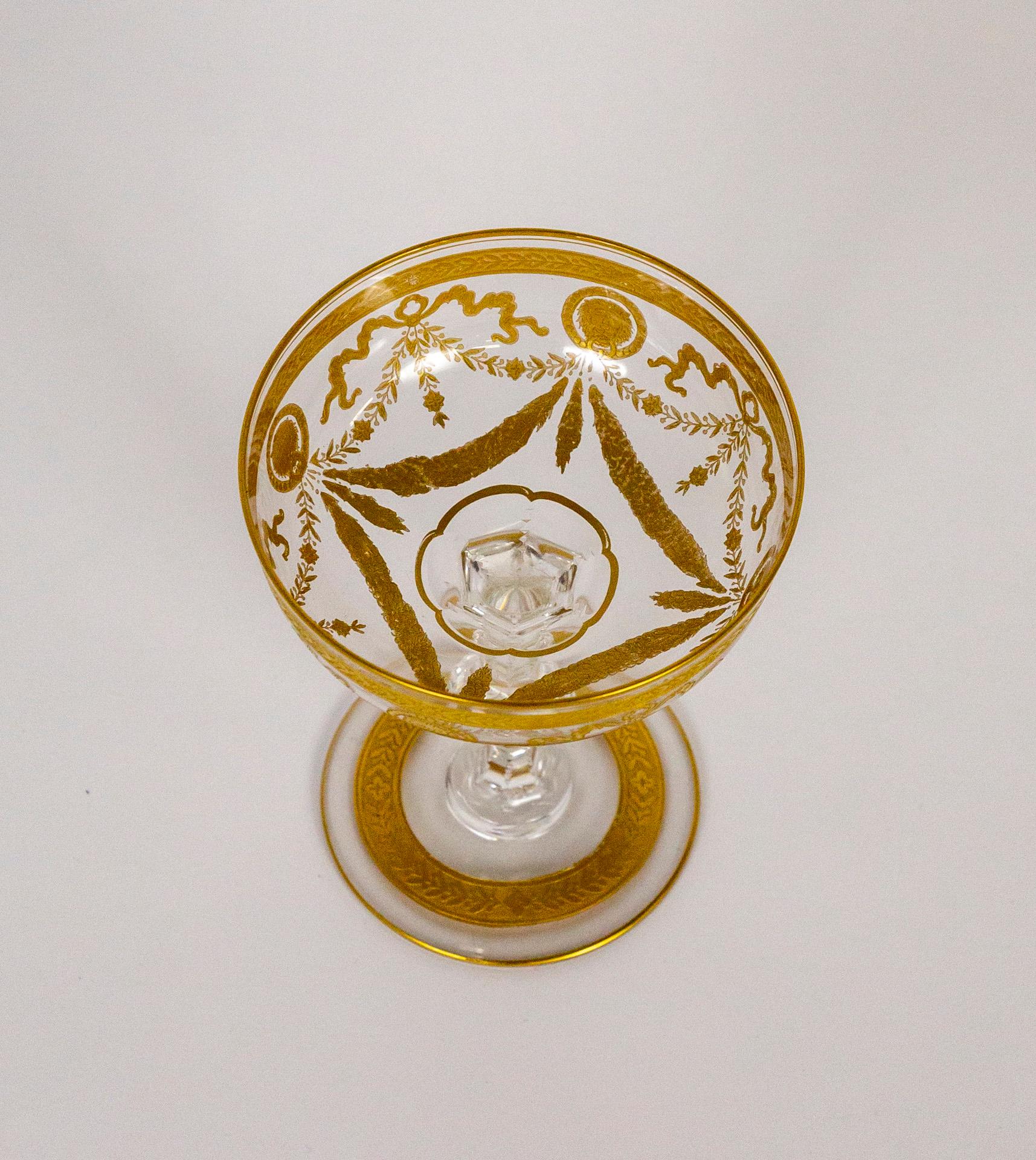 Doré Verres à champagne coupe en cristal doré de style Congrès de Saint-Louis, lot de 4 en vente