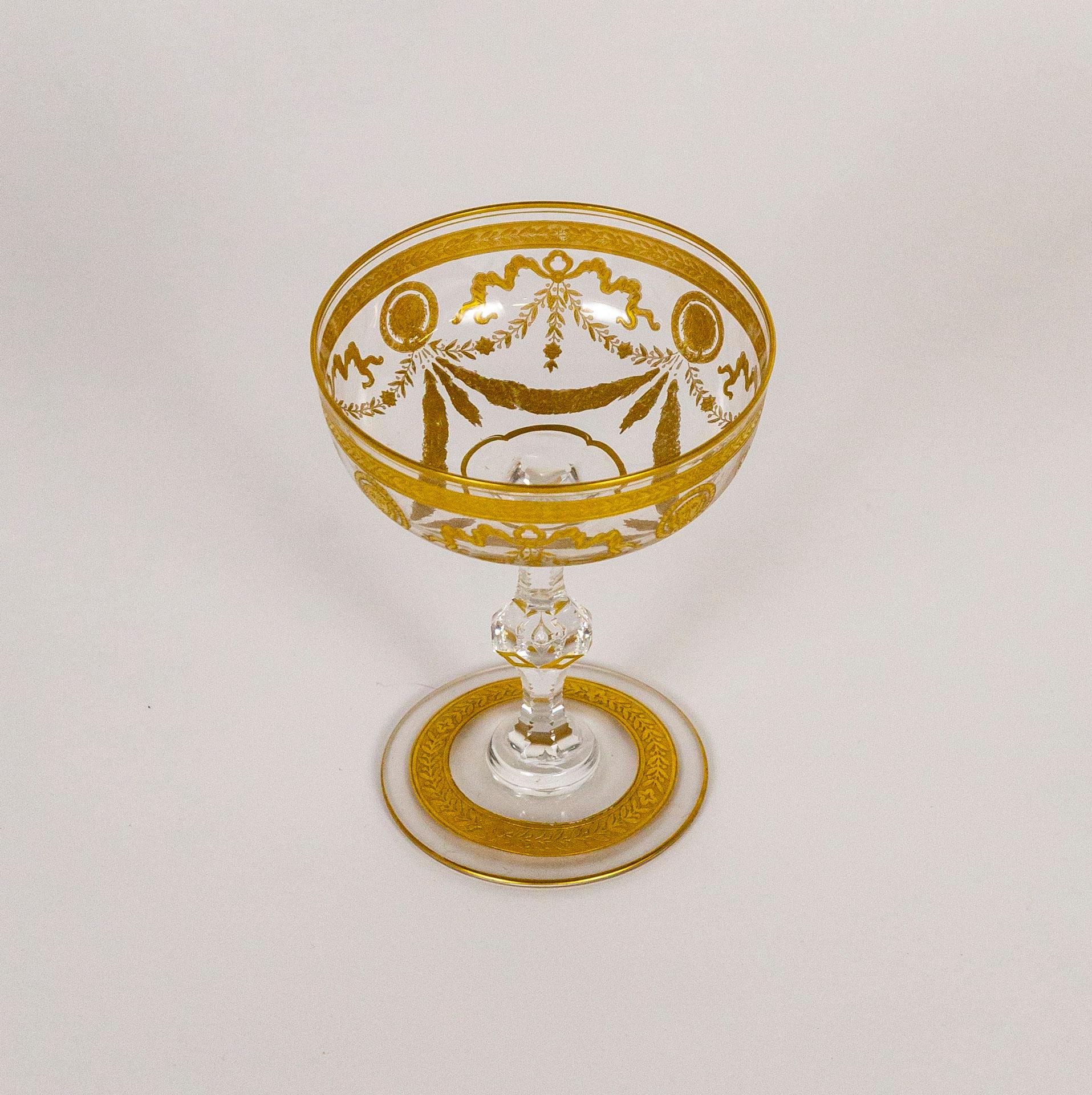 Cristal Verres à champagne coupe en cristal doré de style Congrès de Saint-Louis, lot de 4 en vente