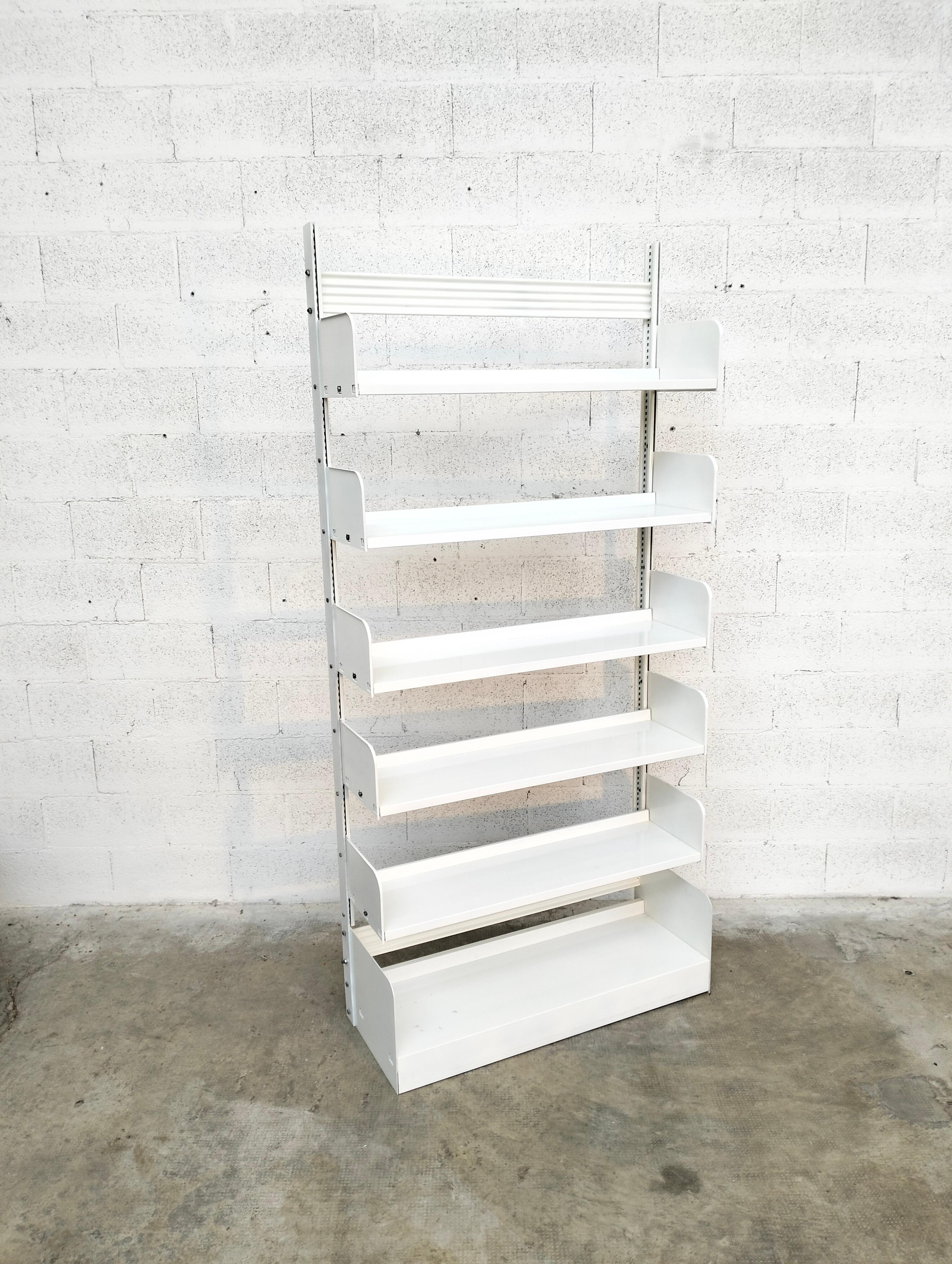 The 'Congress' shelf is a modest and strong bookcase made out of steel sheets.
The model is freestanding making this a versatile piece. 
The metal sheets bend upwards at the end of the shelf making them function as book ends. The library was