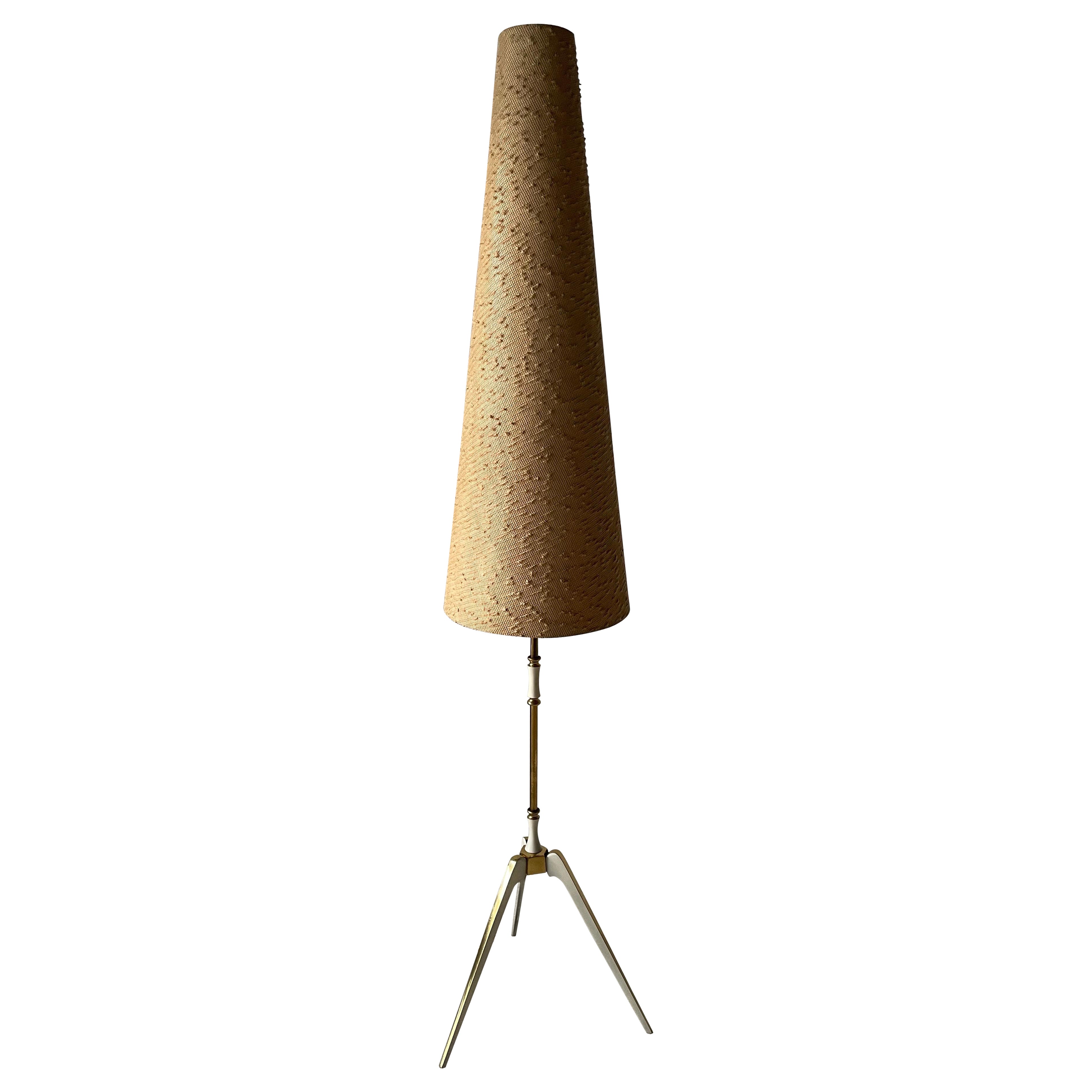 Lampada da terra a treppiede con paralume in Fabrice e corpo in metallo bianco, 1950, Germania in vendita