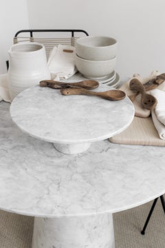 Kuchenständer aus weißem Marmor von Cónica