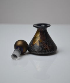 Bottiglia di profumo conica in vetro soffiato nero, rame e oro, Studio A Isle of Wight