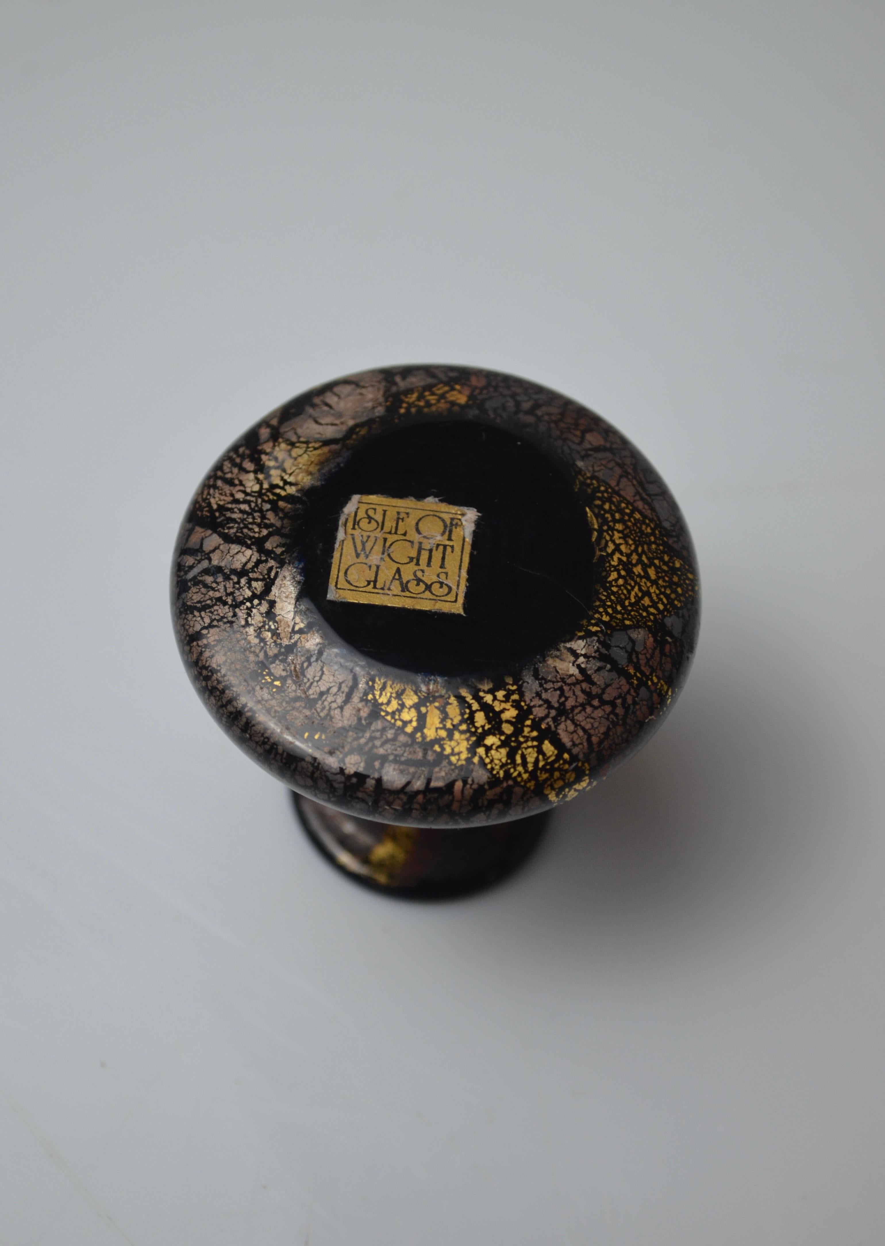 Botella cónica de vidrio soplado para perfume en negro, cobre y oro, Isle of Wight Studio Romántico en venta