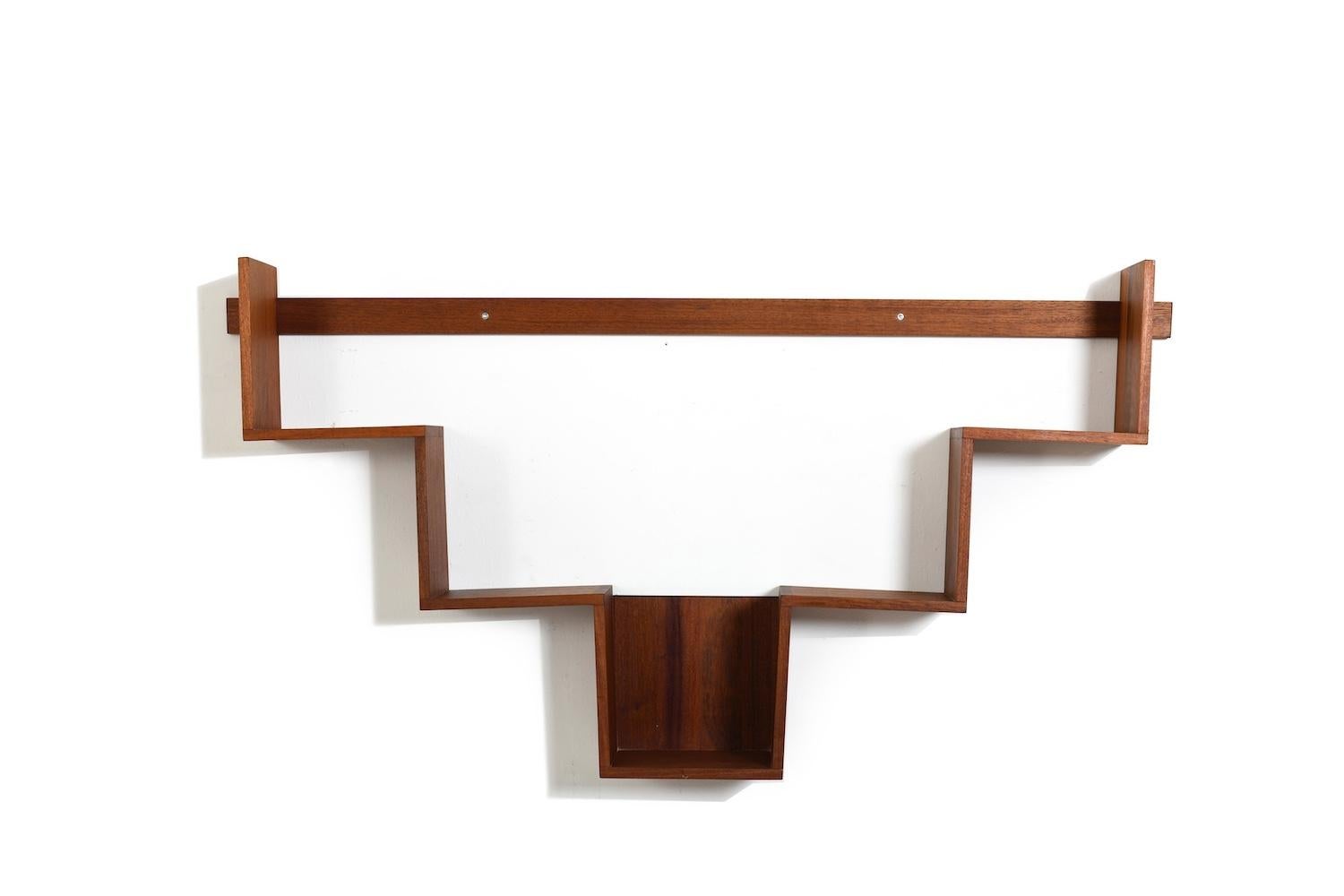 Conical Danish Bookshelf in solid Teak 1960s In Good Condition For Sale In Handewitt, DE
