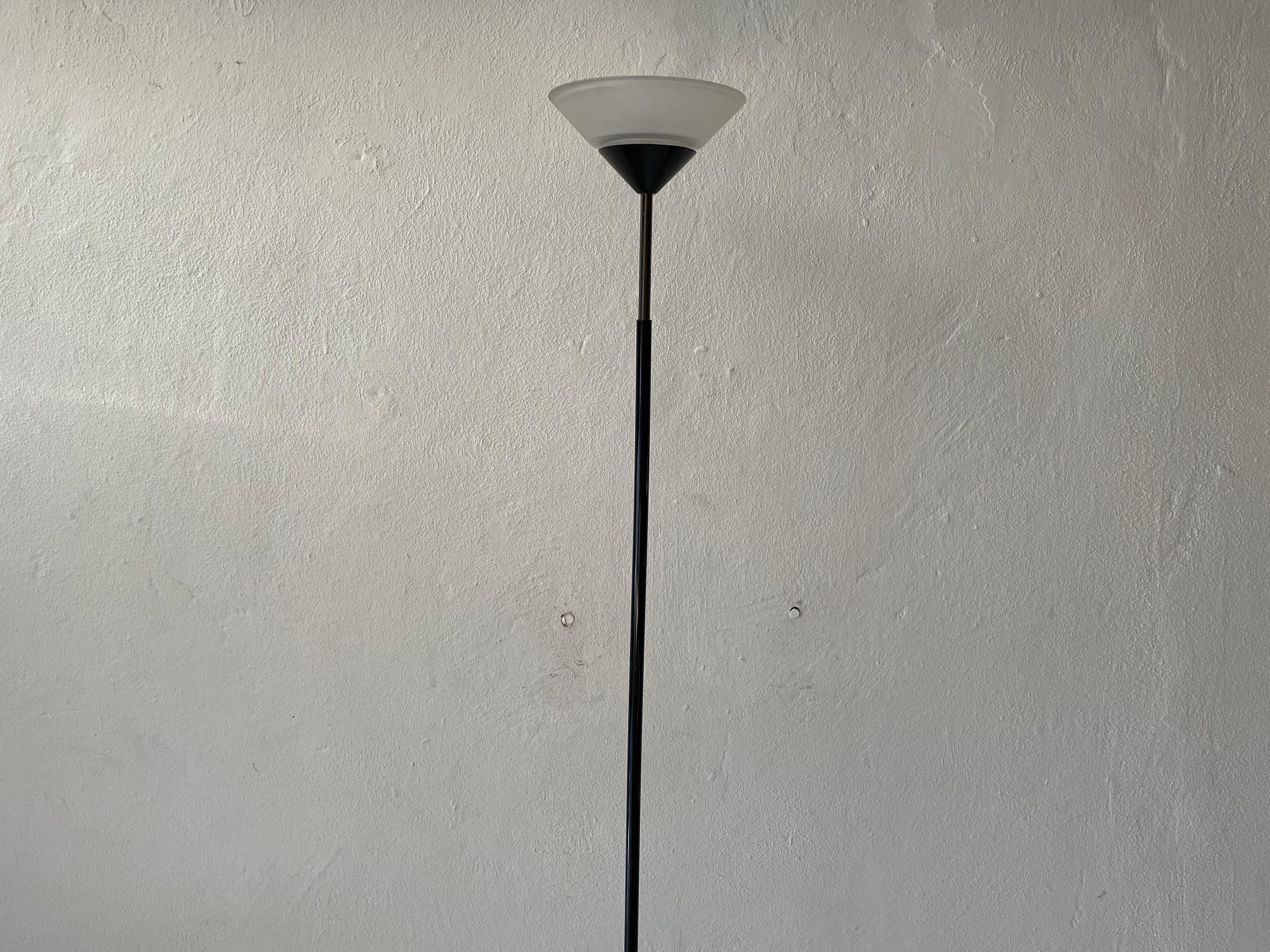 Conical Glass and Black Metal Floor Lamp by Tronconi, 1970s, Italy In Good Condition For Sale In Hagenbach, DE