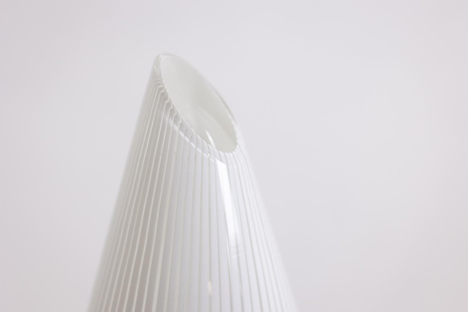 Conical Murano glass lamp with white striped pattern. From the '70s. For Sale 1