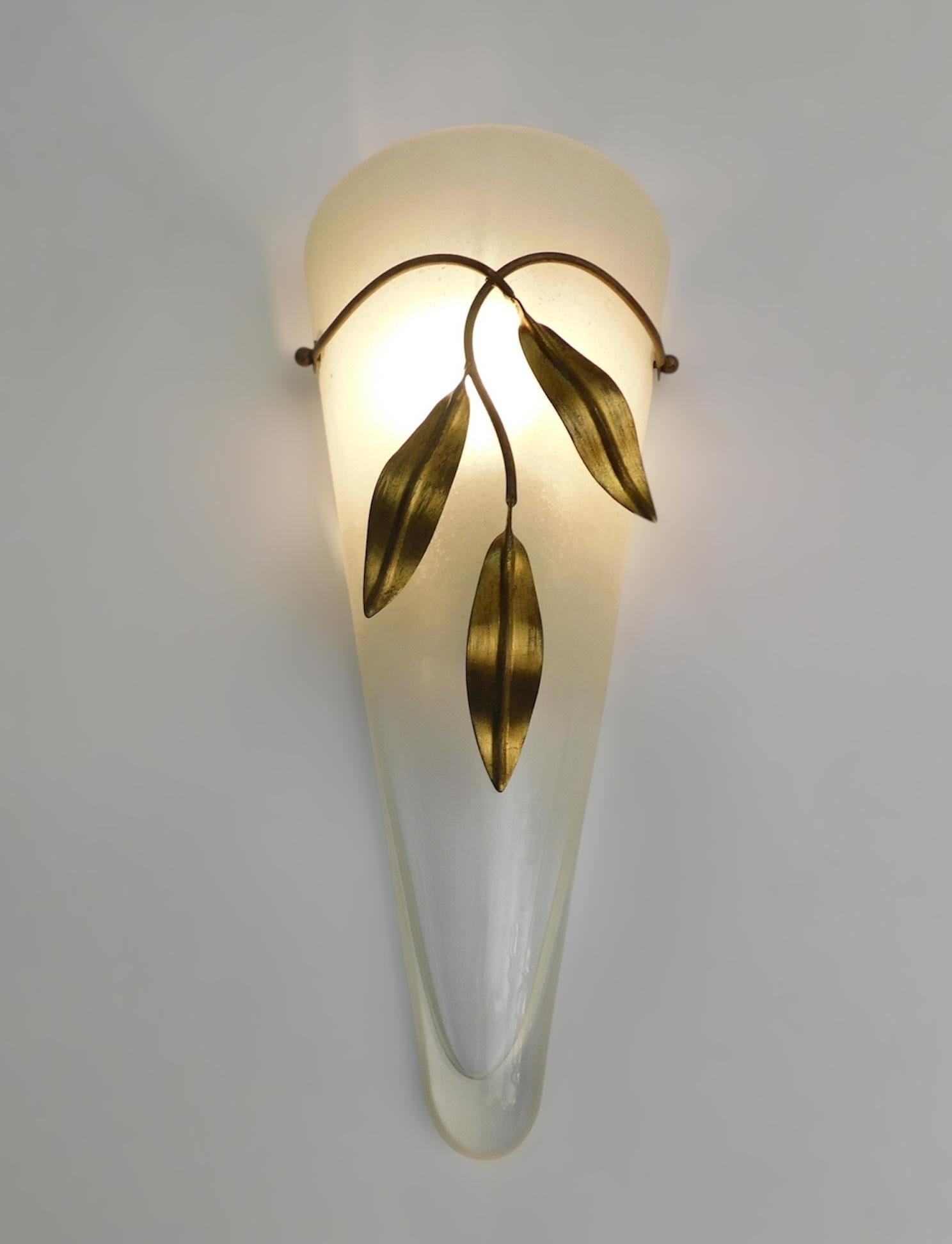 Appliques Murano coniques, 3 disponibles Bon état - En vente à Los Angeles, CA
