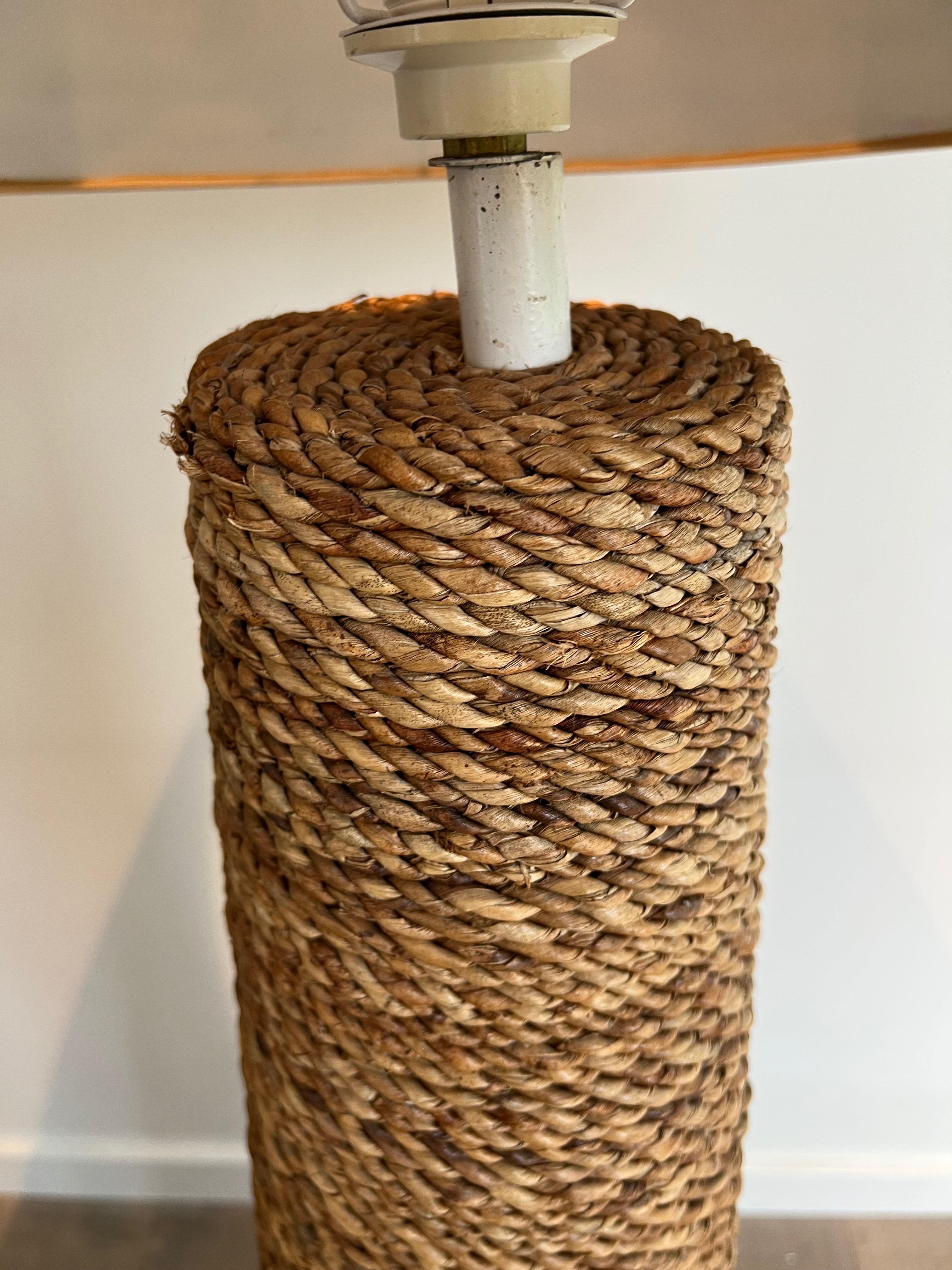 Conical rope Floor Lamp in the style of Audoux Minet In Good Condition For Sale In Marcq-en-Barœul, Hauts-de-France
