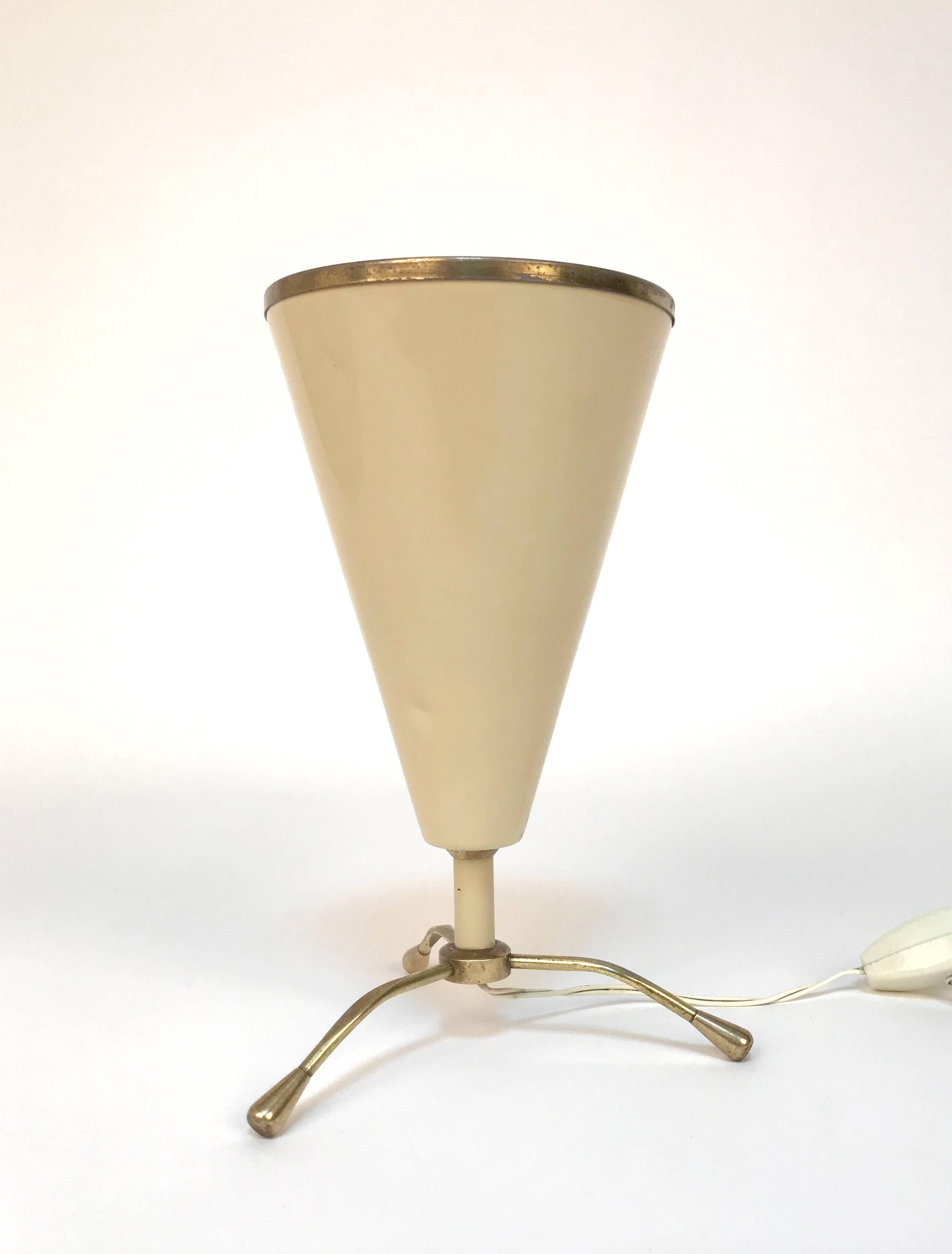Conical Table Lamp in Beige Lacquered Metal and Brass, Tripod Italy, 1950s 1