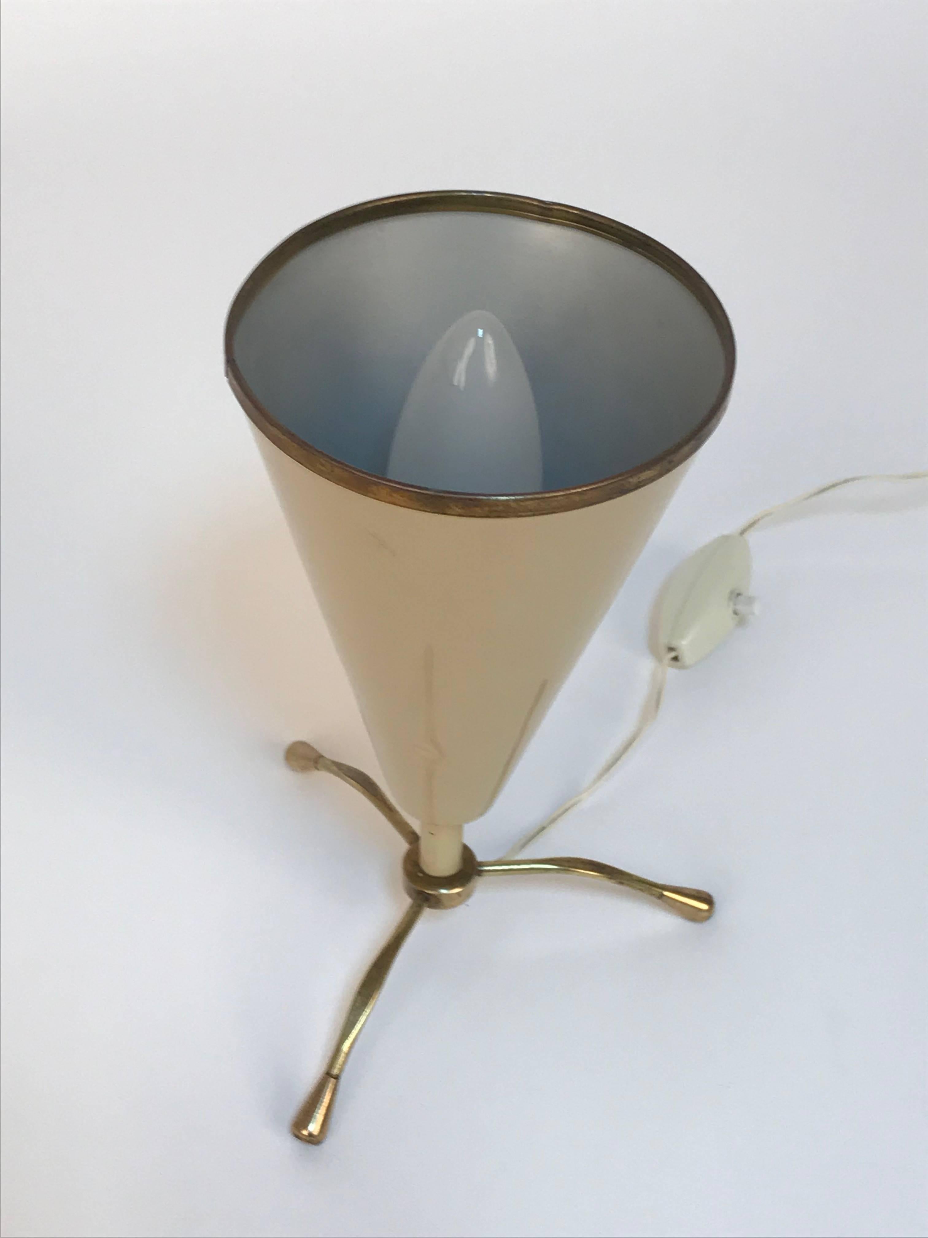 Conical Table Lamp in Beige Lacquered Metal and Brass, Tripod Italy, 1950s 3