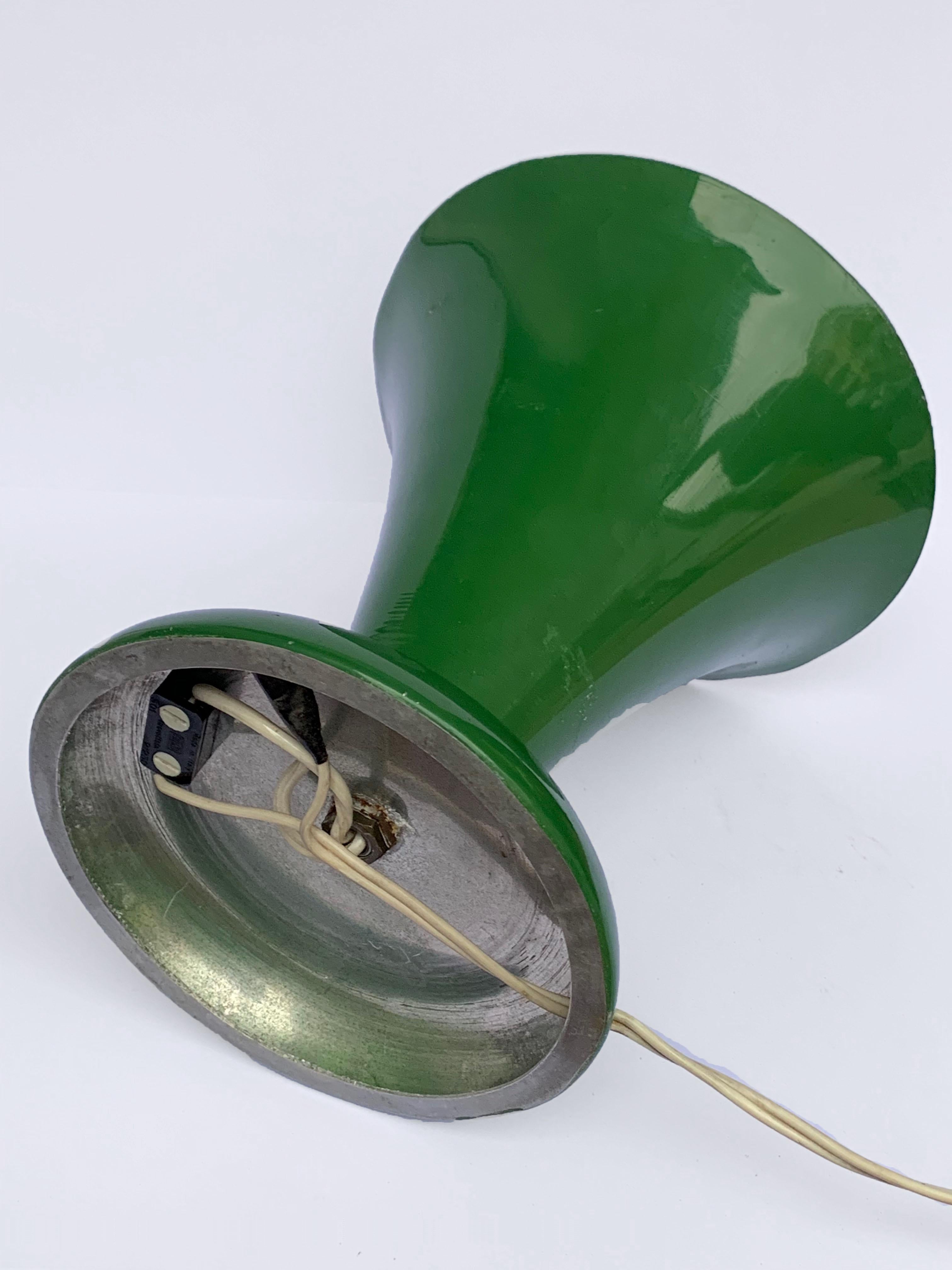 Conical Table Lamp in Green Lacquered Metal, Italy, 1950s In Good Condition In Roma, IT